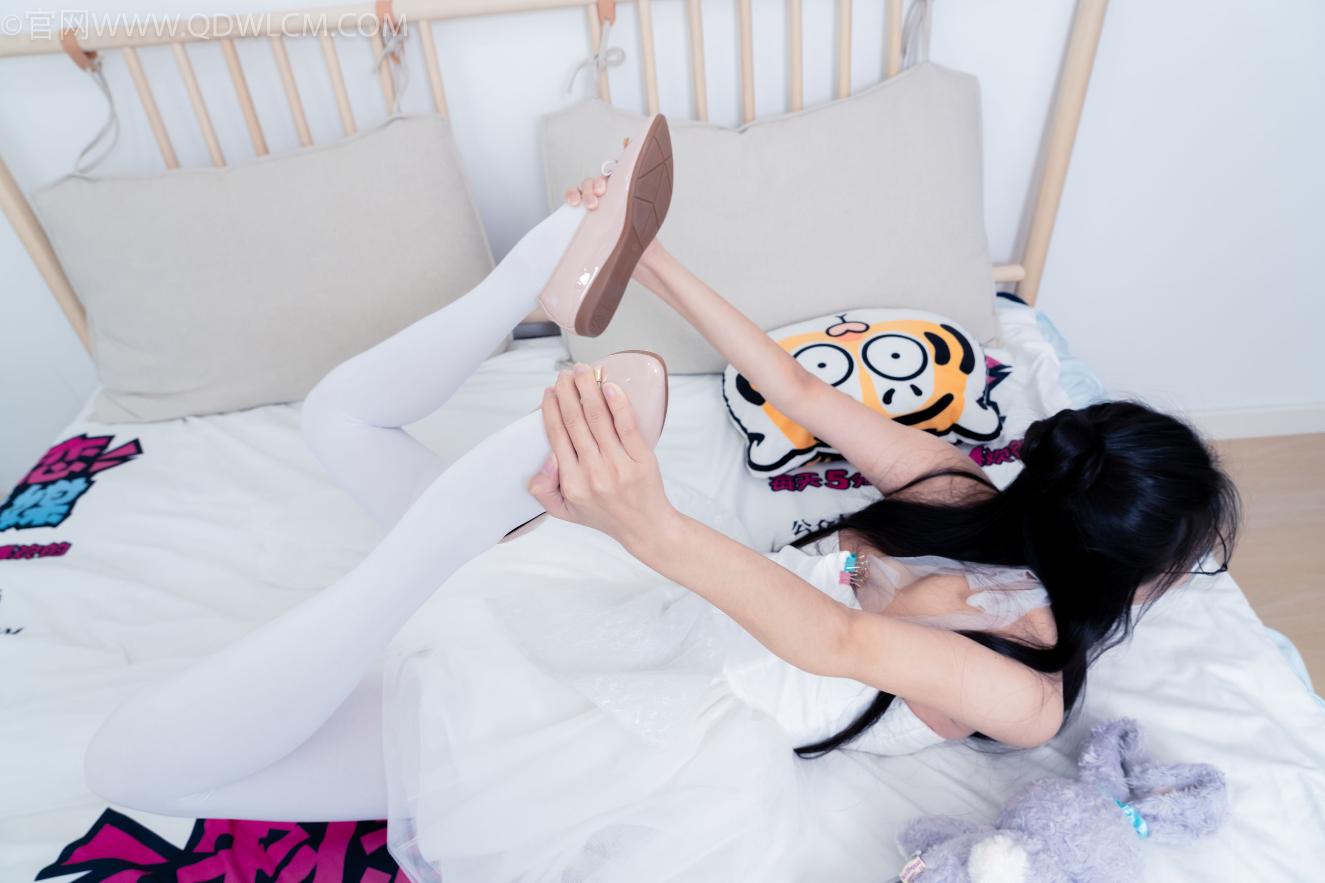 物恋传媒 No.2268 茯苓 -平底鞋、厚白丝、皮筋绑脚老头乐挠脚剧情/(169P)