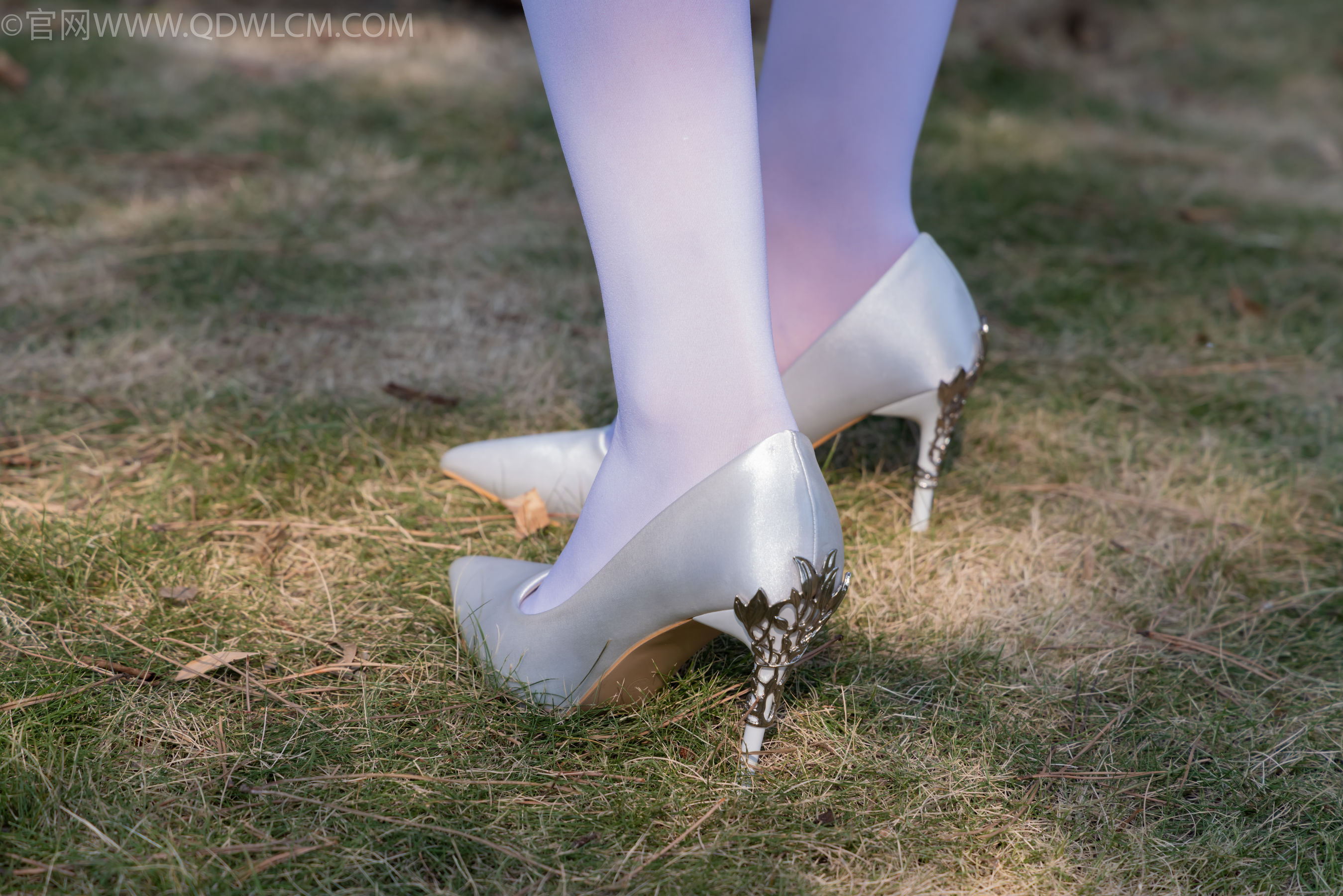 物恋传媒 No.2271 泡泡 -高跟鞋、厚白丝、户外/(261P)