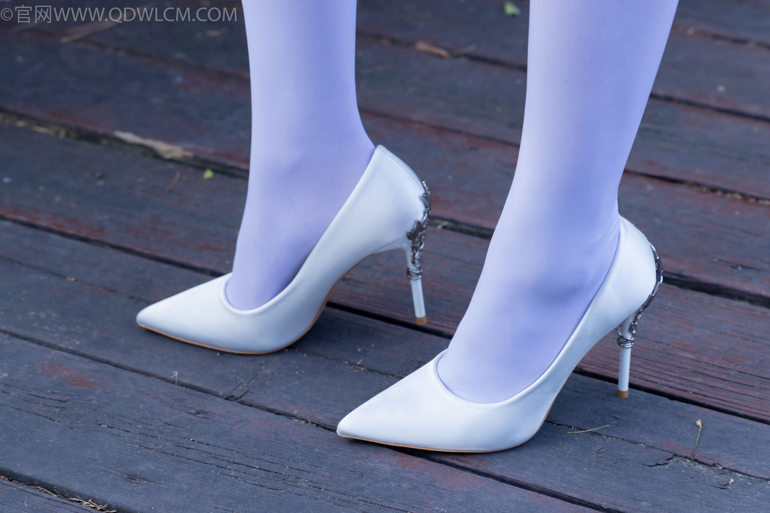 物恋传媒 No.2271 泡泡 -高跟鞋、厚白丝、户外/(261P)