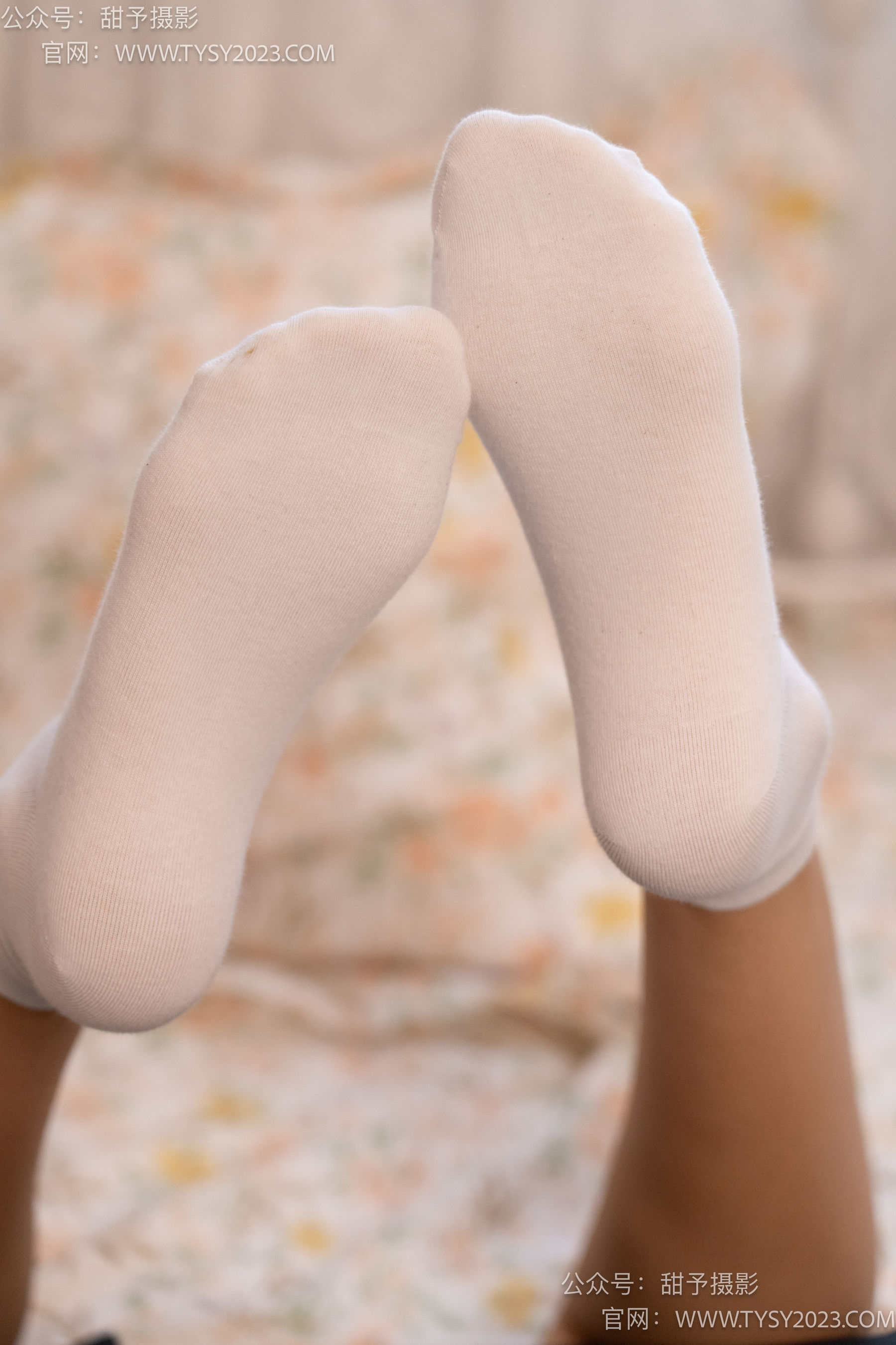 甜予摄影 No.105 齐齐 - 高跟鞋、白棉袜、裸足/(128P)
