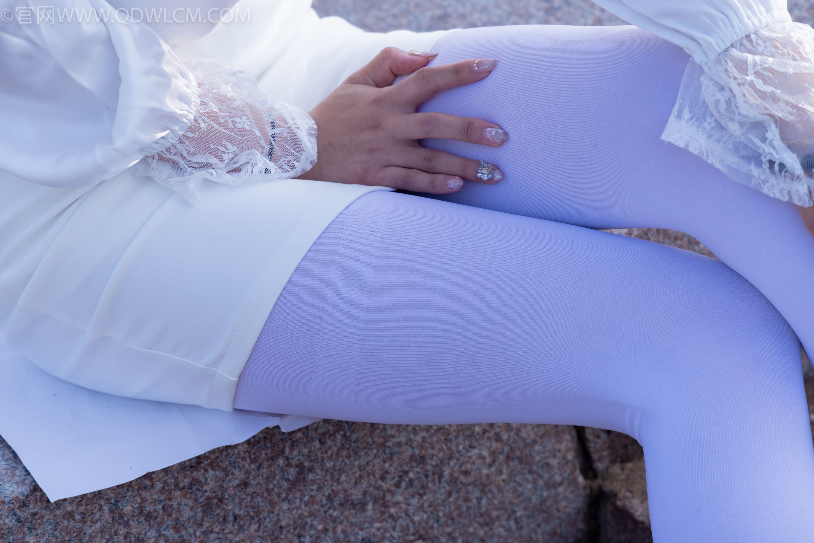 物恋传媒 No.2271 泡泡 -高跟鞋、厚白丝、户外/(261P)