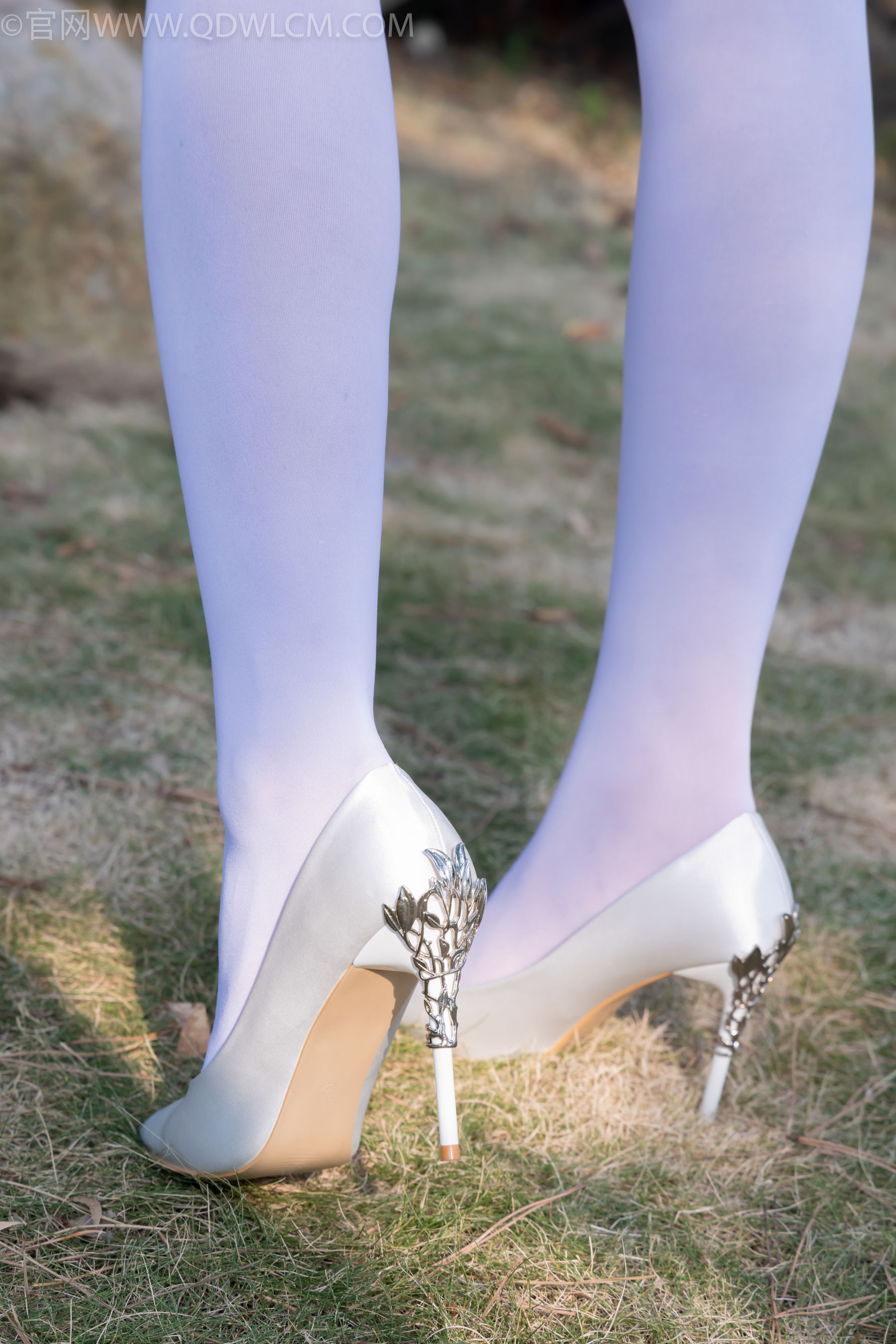物恋传媒 No.2271 泡泡 -高跟鞋、厚白丝、户外/(261P)