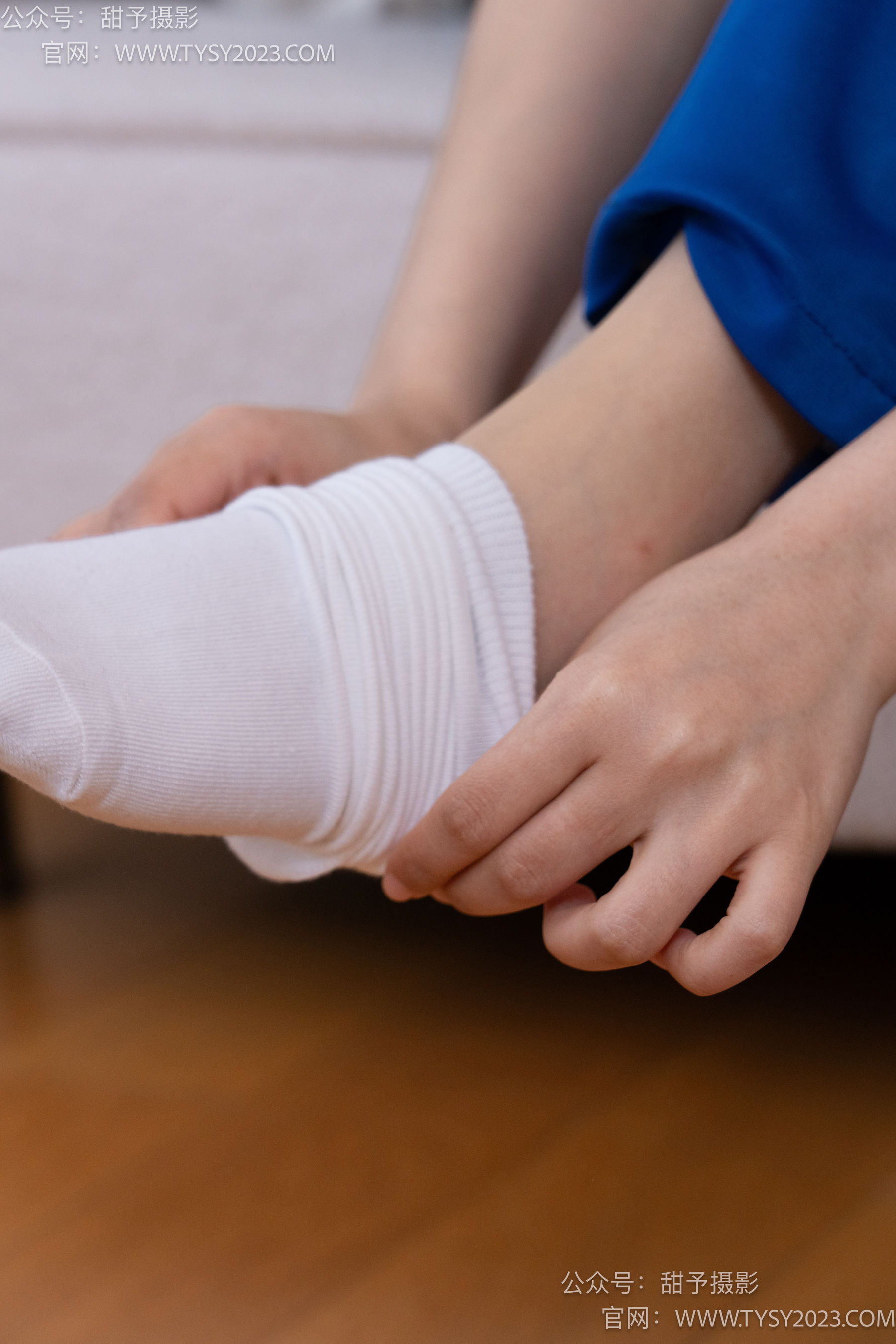 甜予摄影 No.102 澜澜 - 板鞋、白棉袜、肉丝（脚尖微加固款）/(126P)