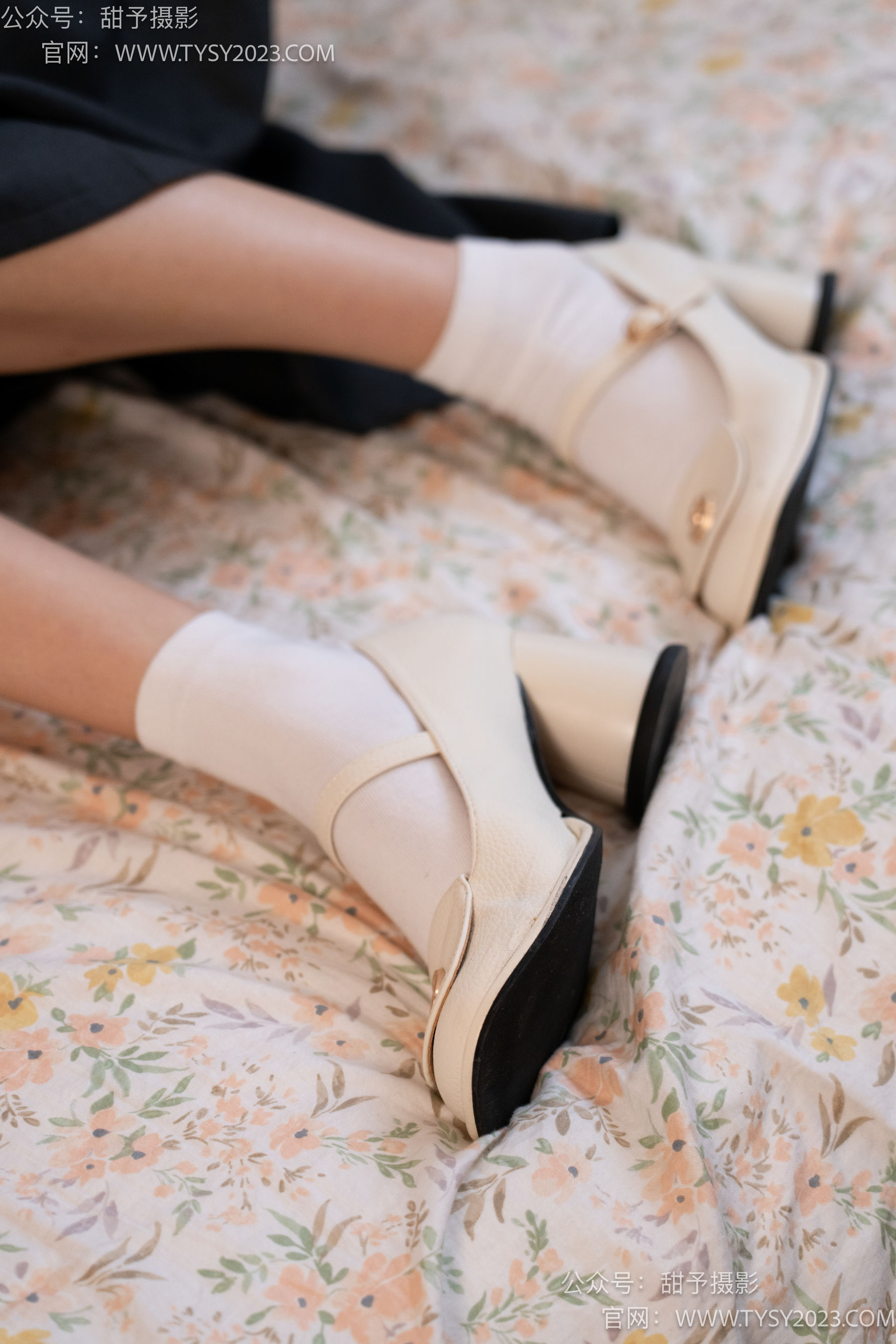甜予摄影 No.105 齐齐 - 高跟鞋、白棉袜、裸足/(128P)