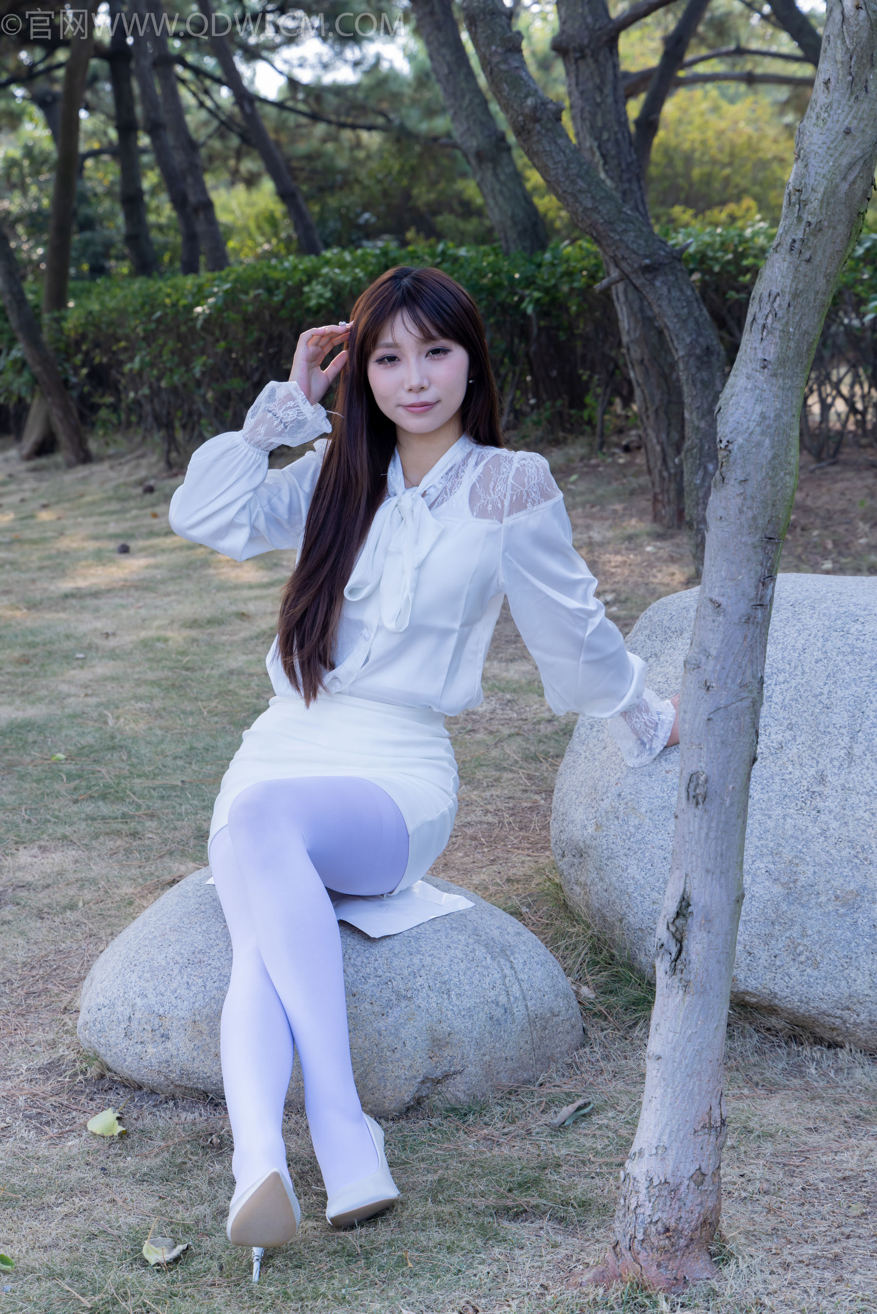 物恋传媒 No.2271 泡泡 -高跟鞋、厚白丝、户外/(261P)