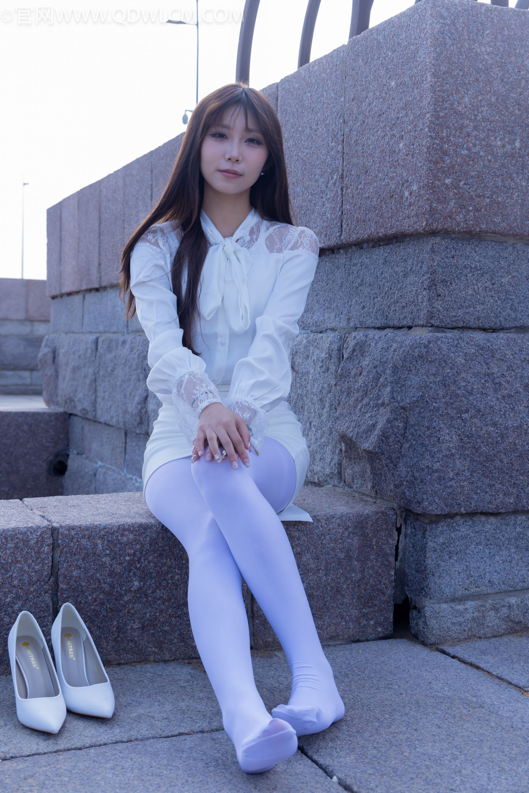 物恋传媒 No.2271 泡泡 -高跟鞋、厚白丝、户外/(261P)