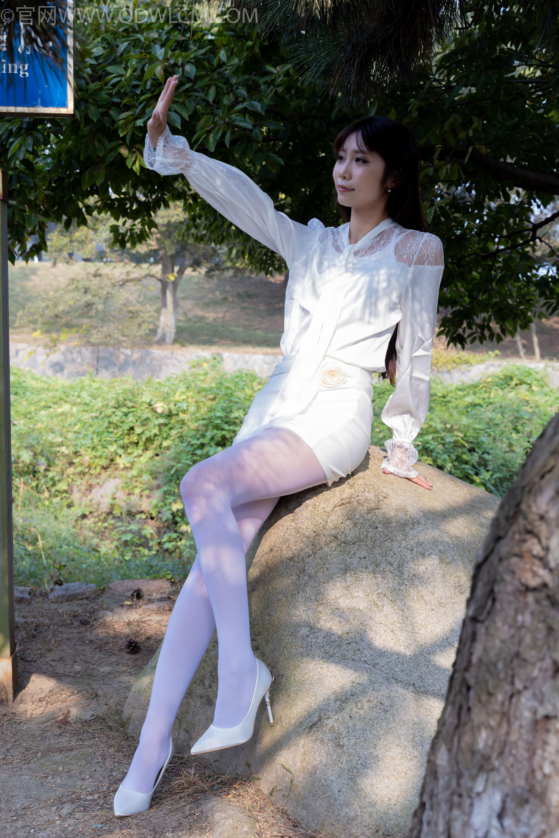 物恋传媒 No.2271 泡泡 -高跟鞋、厚白丝、户外/(261P)