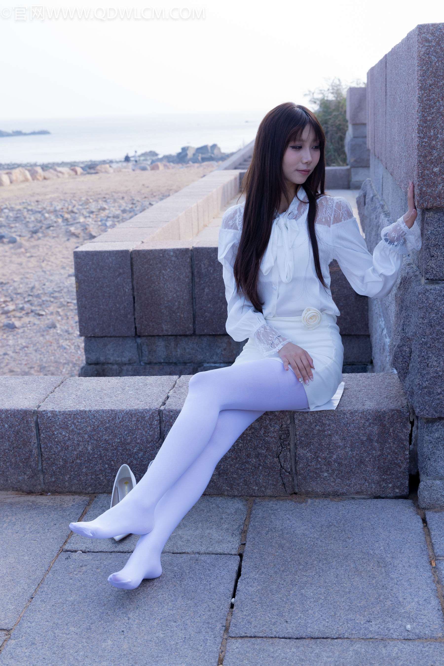 物恋传媒 No.2271 泡泡 -高跟鞋、厚白丝、户外/(261P)