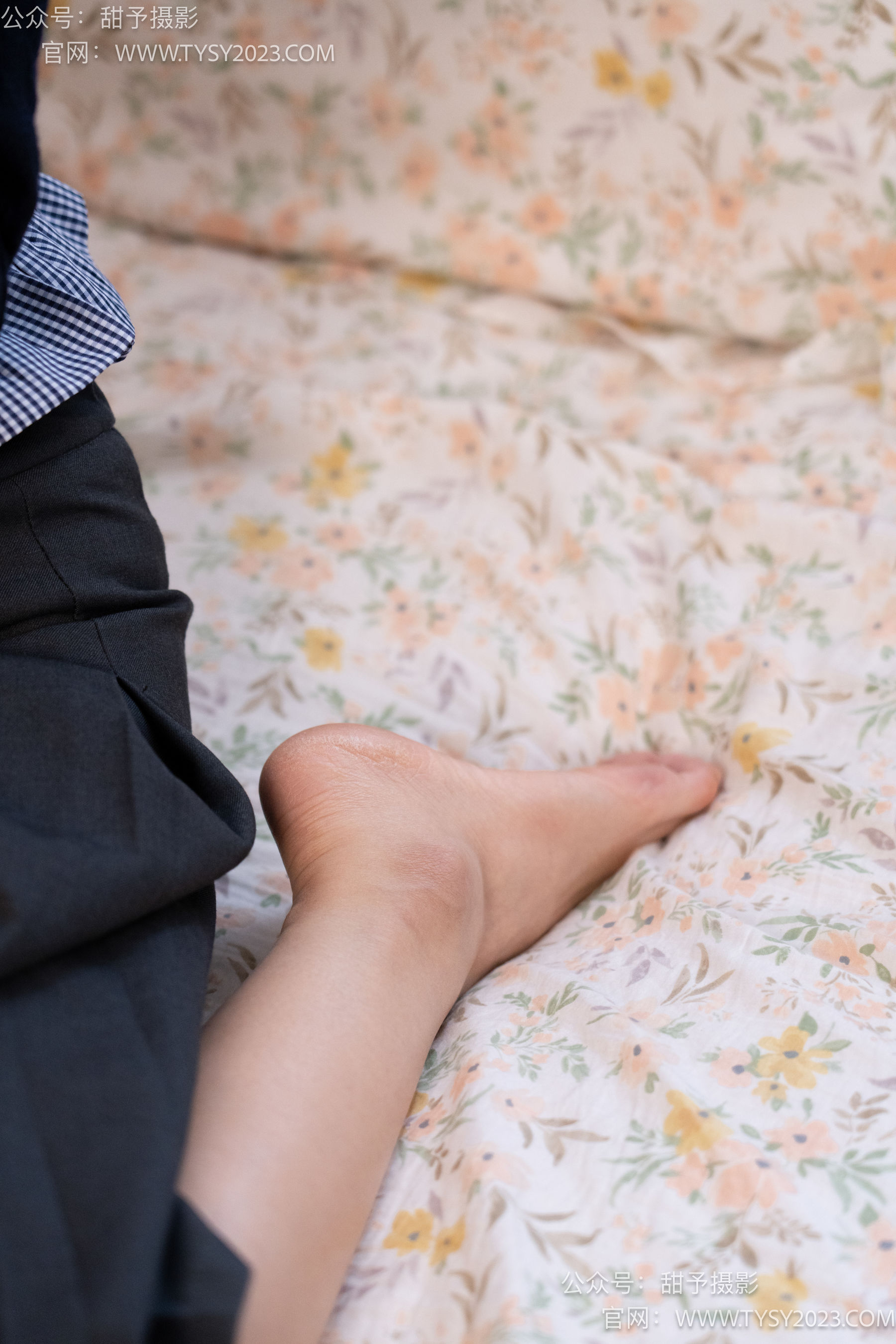 甜予摄影 No.105 齐齐 - 高跟鞋、白棉袜、裸足/(128P)