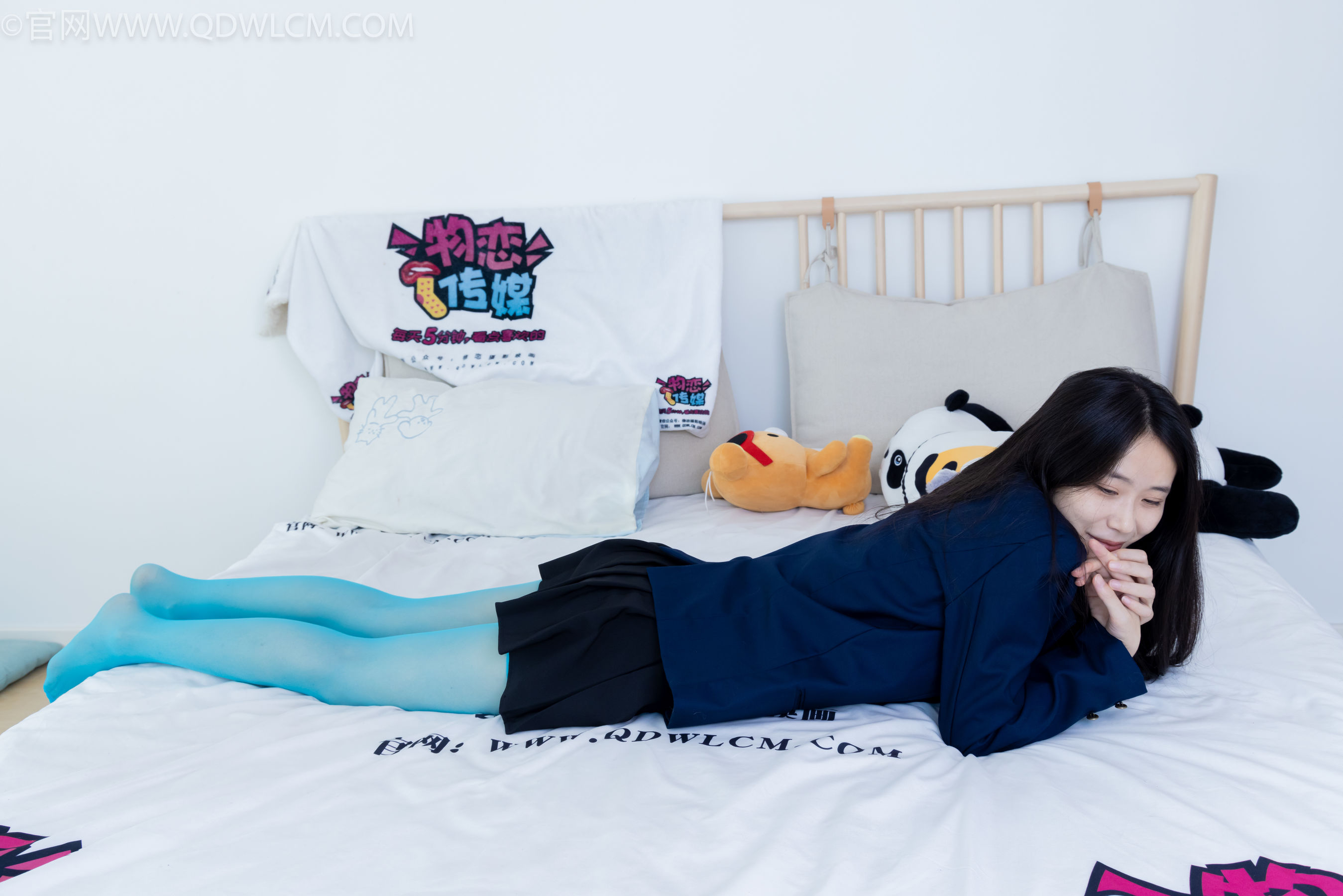 物恋传媒 No.2269 菜菜 -高跟鞋、薄蓝绿色丝、胶带绑脚踝老头乐挠脚剧情/(151P)