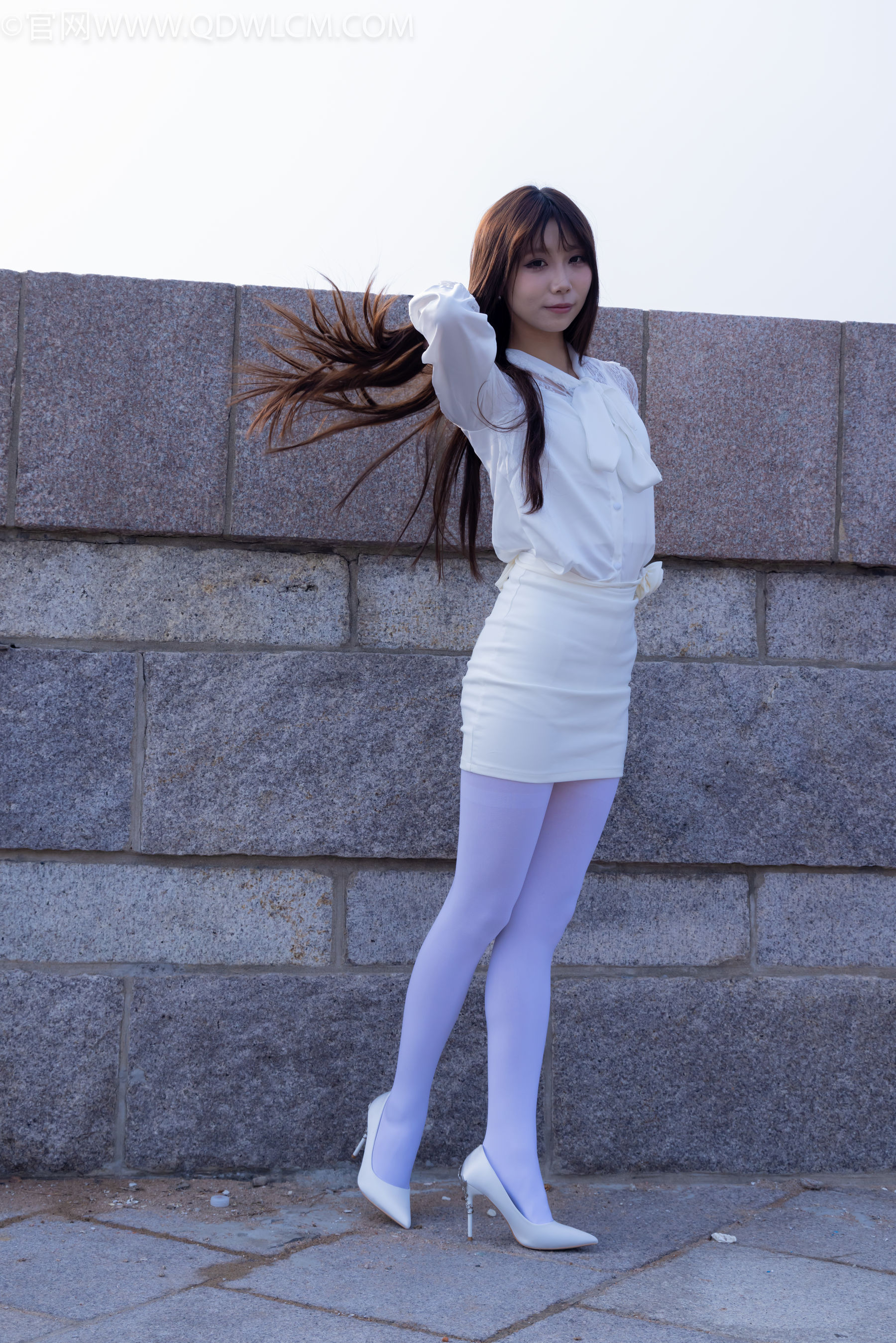 物恋传媒 No.2271 泡泡 -高跟鞋、厚白丝、户外/(261P)