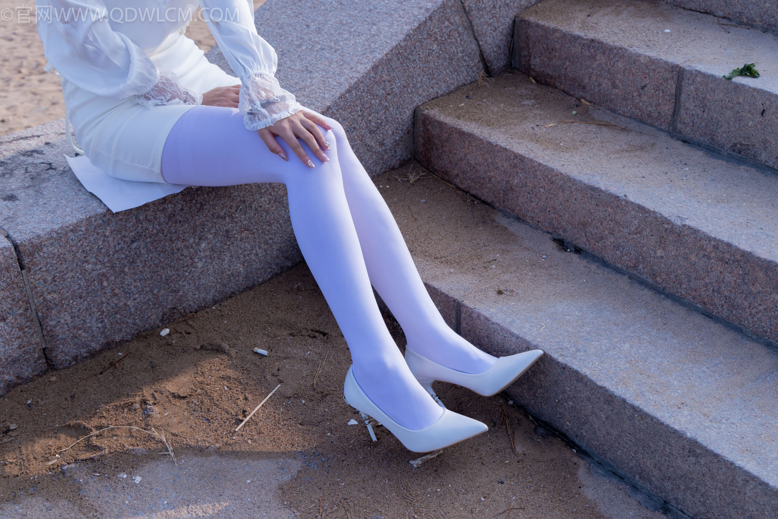 物恋传媒 No.2271 泡泡 -高跟鞋、厚白丝、户外/(261P)