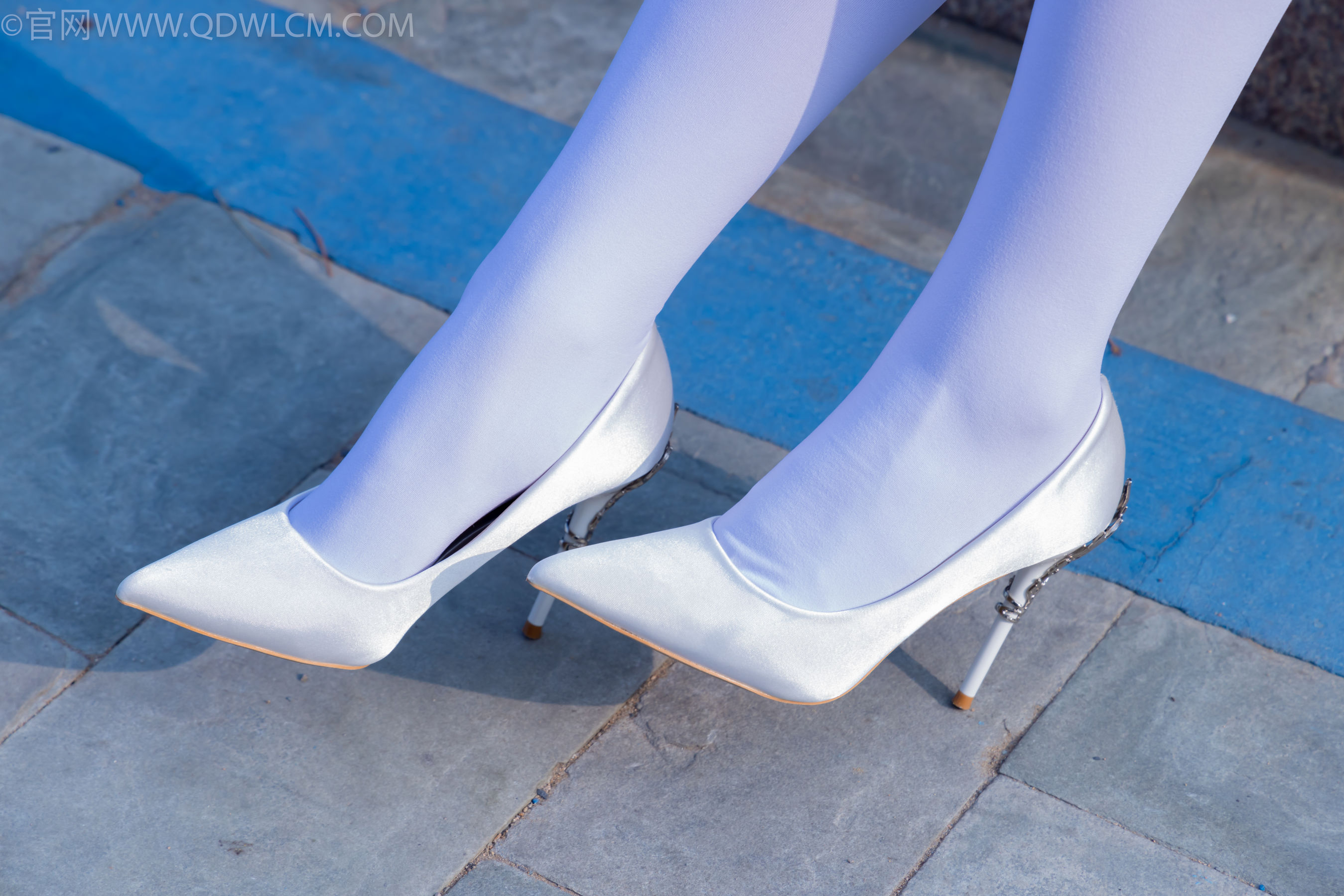 物恋传媒 No.2271 泡泡 -高跟鞋、厚白丝、户外/(261P)