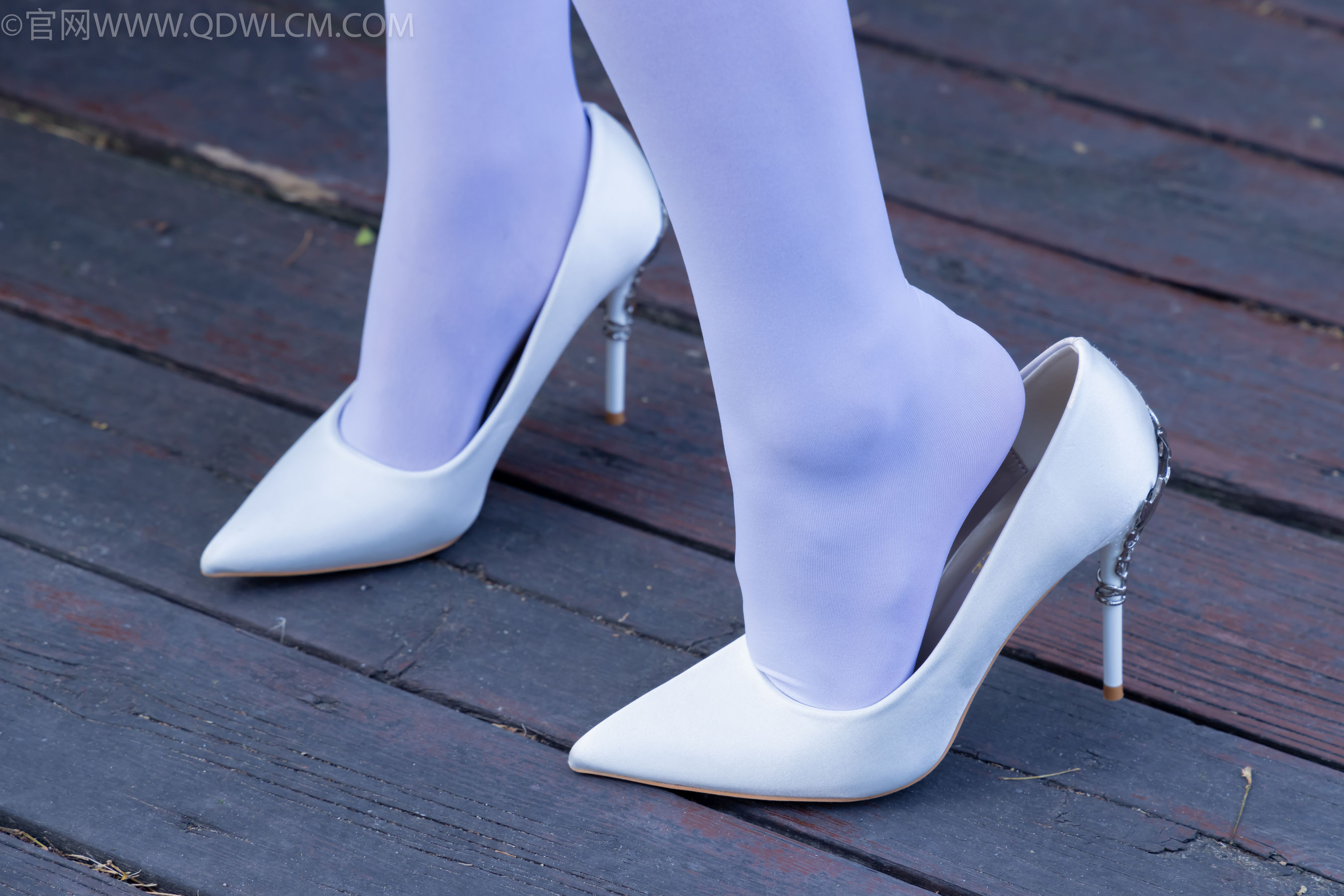 物恋传媒 No.2271 泡泡 -高跟鞋、厚白丝、户外/(261P)