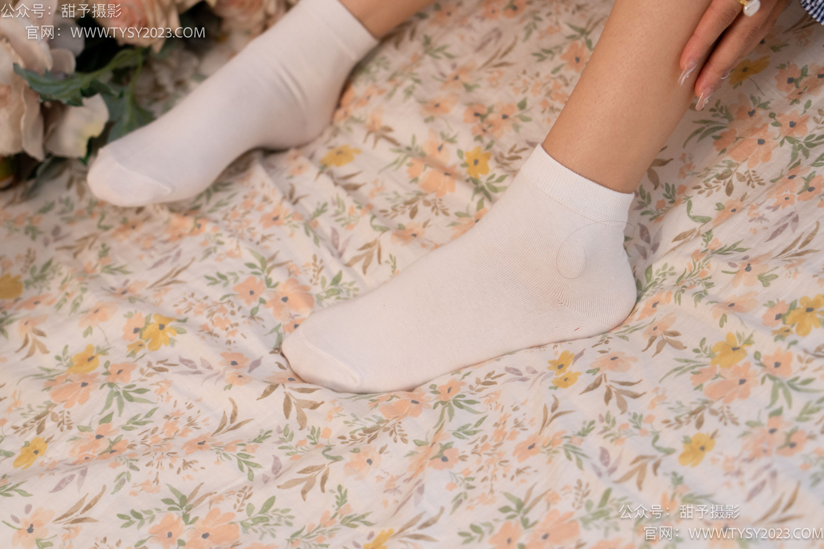 甜予摄影 No.105 齐齐 - 高跟鞋、白棉袜、裸足/(128P)