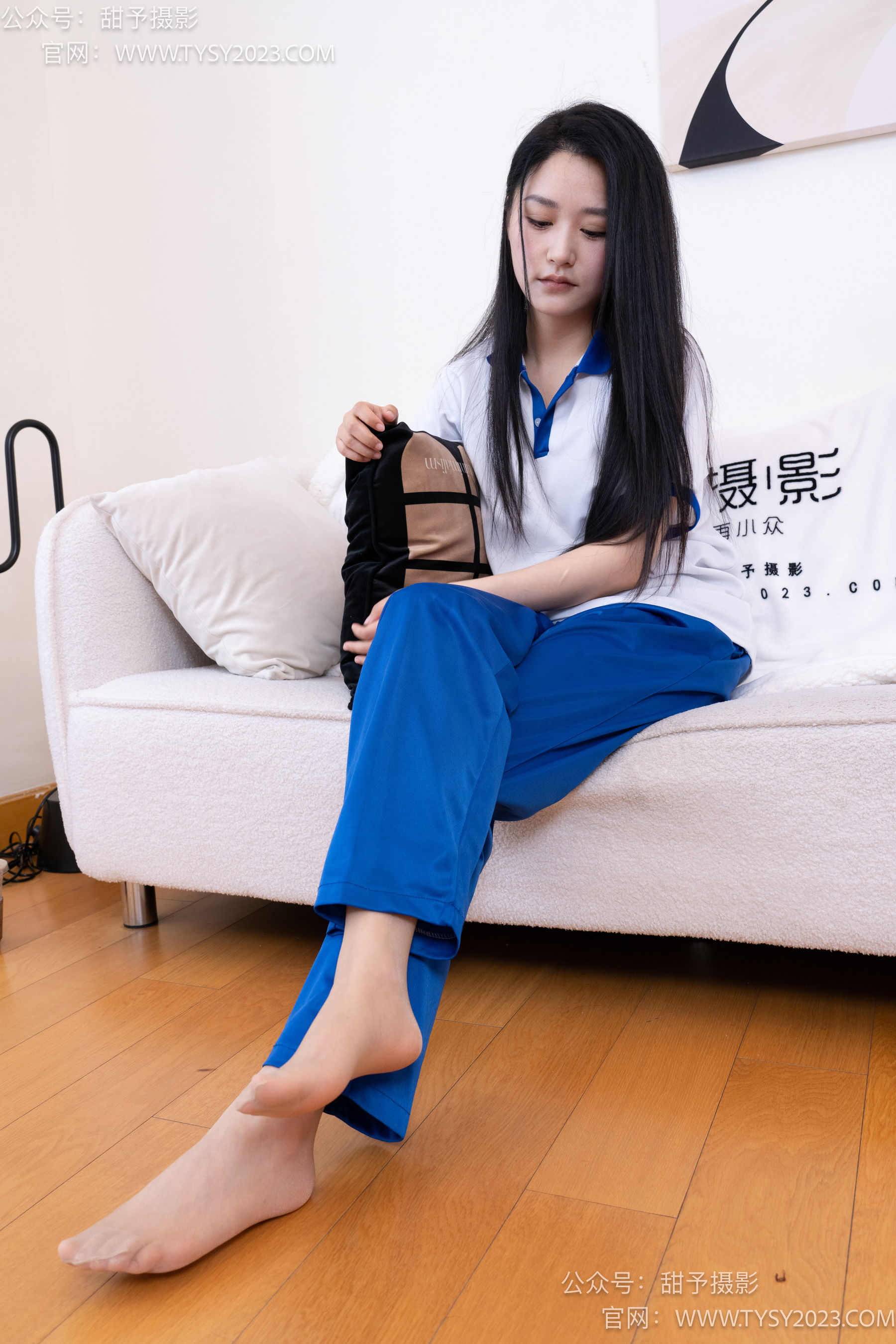 甜予摄影 No.102 澜澜 - 板鞋、白棉袜、肉丝（脚尖微加固款）/(126P)