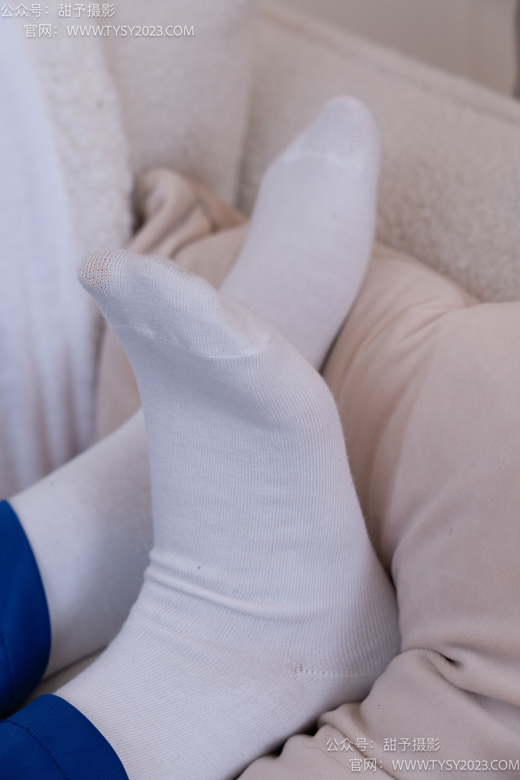 甜予摄影 No.102 澜澜 - 板鞋、白棉袜、肉丝（脚尖微加固款）/(126P)