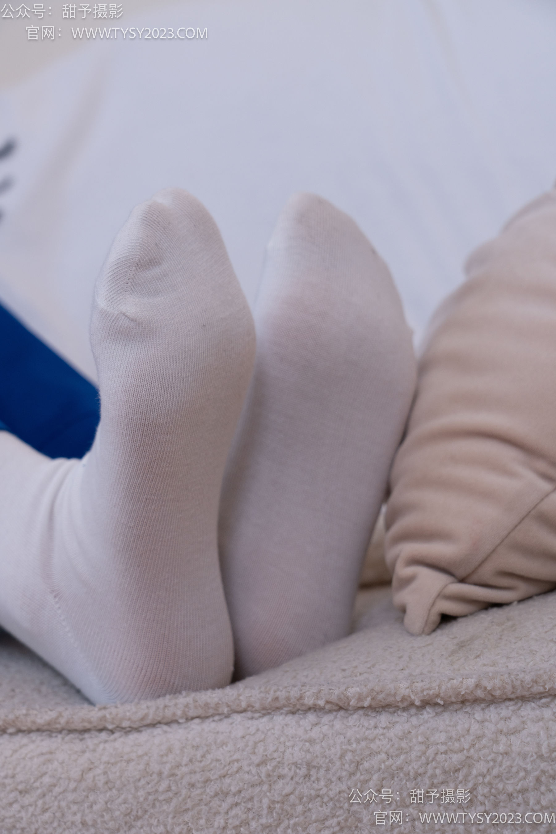 甜予摄影 No.102 澜澜 - 板鞋、白棉袜、肉丝（脚尖微加固款）/(126P)