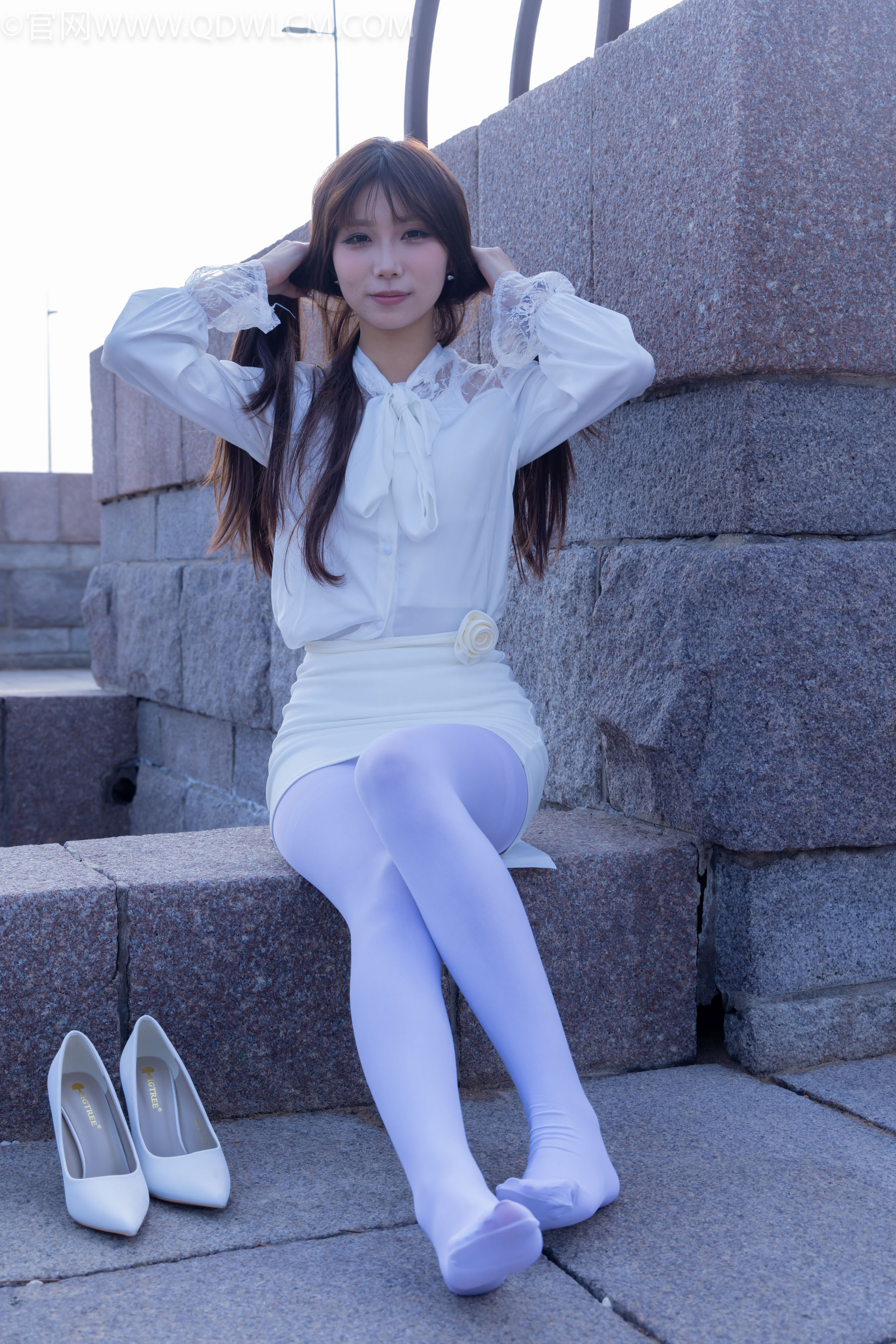 物恋传媒 No.2271 泡泡 -高跟鞋、厚白丝、户外/(261P)