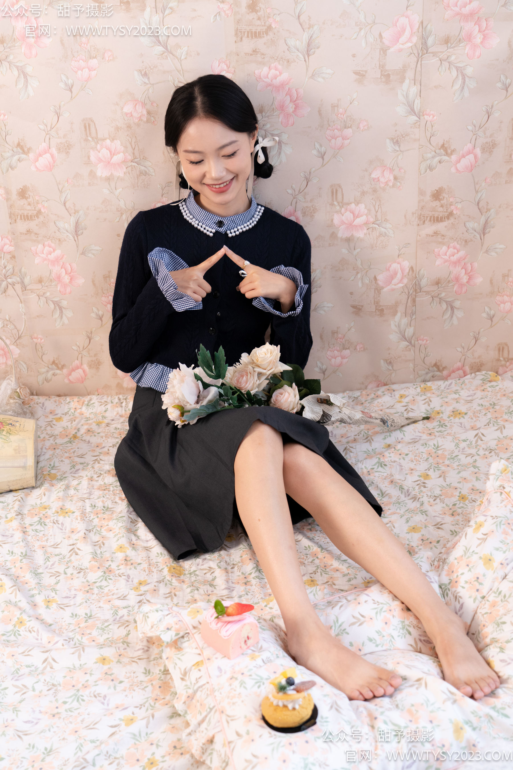 甜予摄影 No.105 齐齐 - 高跟鞋、白棉袜、裸足/(128P)