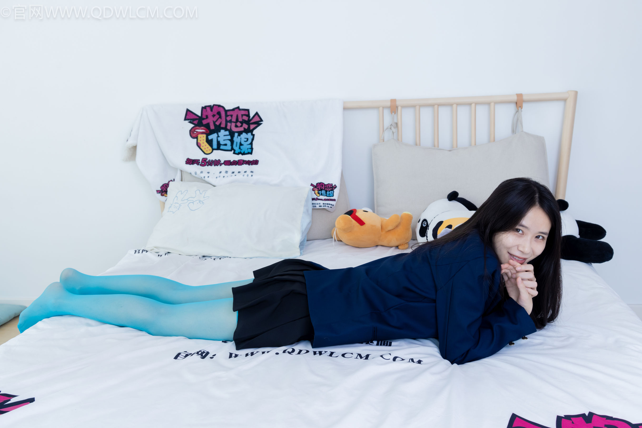 物恋传媒 No.2269 菜菜 -高跟鞋、薄蓝绿色丝、胶带绑脚踝老头乐挠脚剧情/(151P)