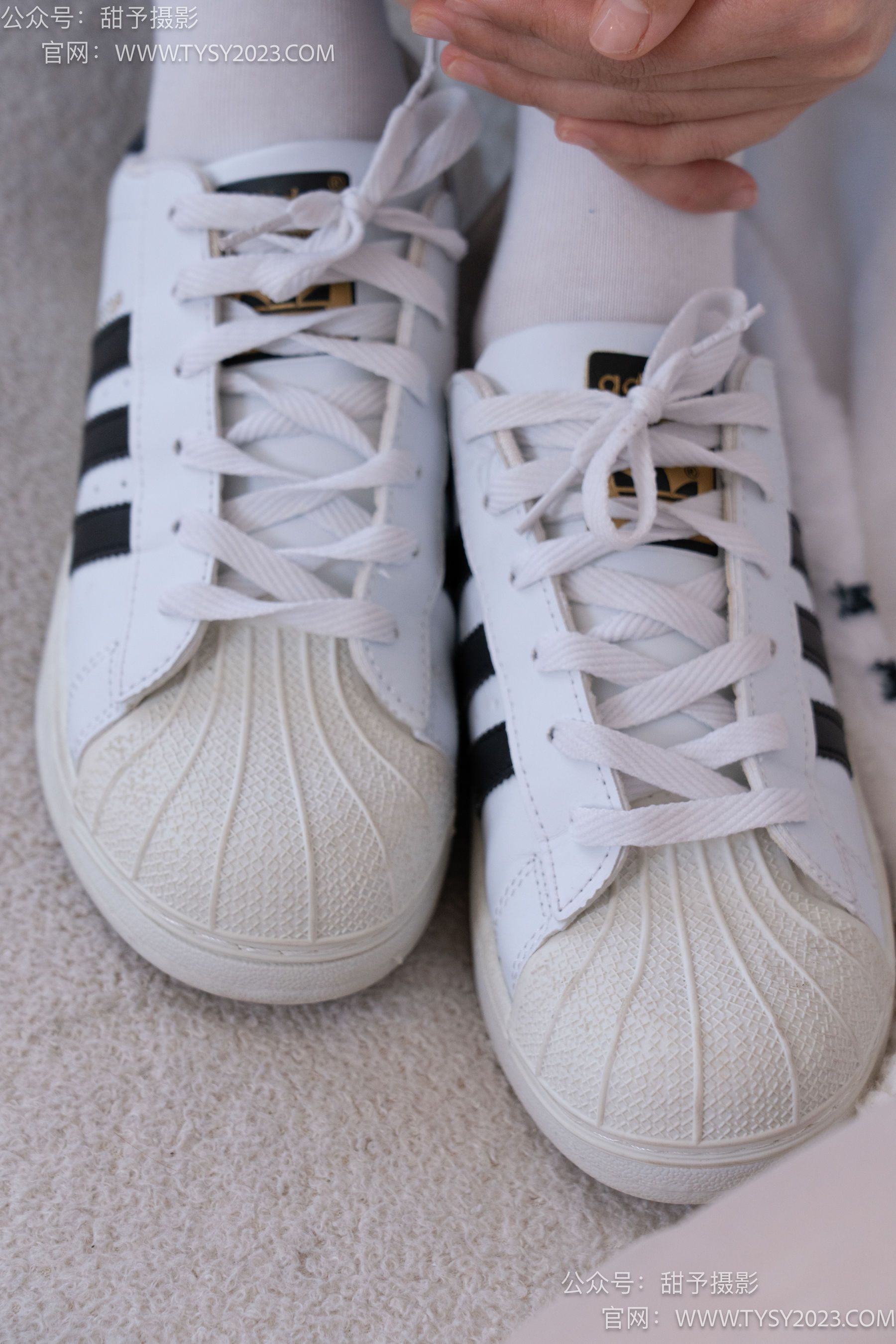 甜予摄影 No.102 澜澜 - 板鞋、白棉袜、肉丝（脚尖微加固款）/(126P)