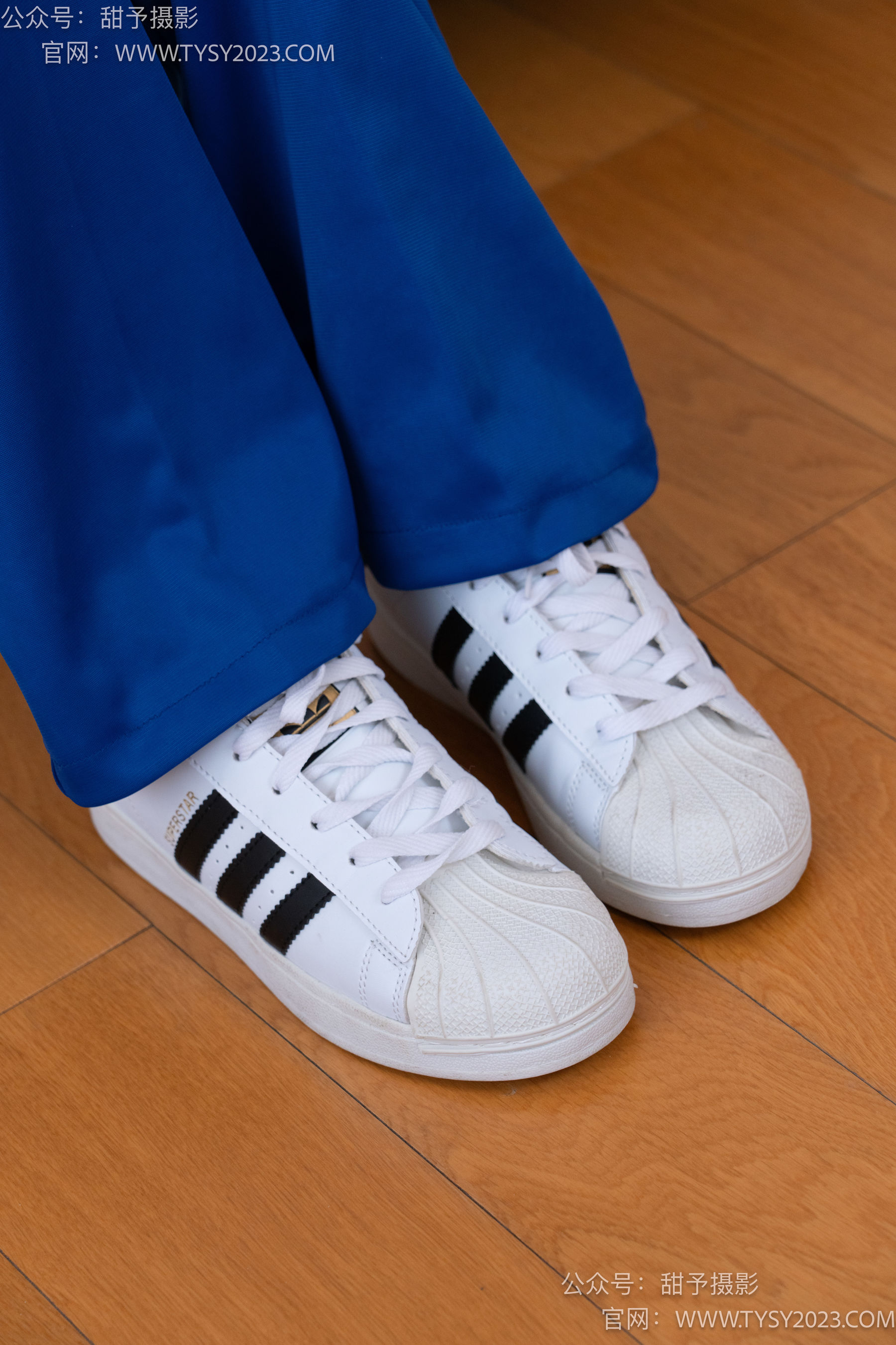 甜予摄影 No.102 澜澜 - 板鞋、白棉袜、肉丝（脚尖微加固款）/(126P)