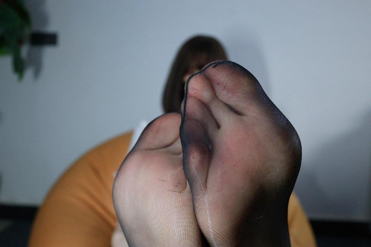 白龙猫女 - 油光黑丝/(25P)