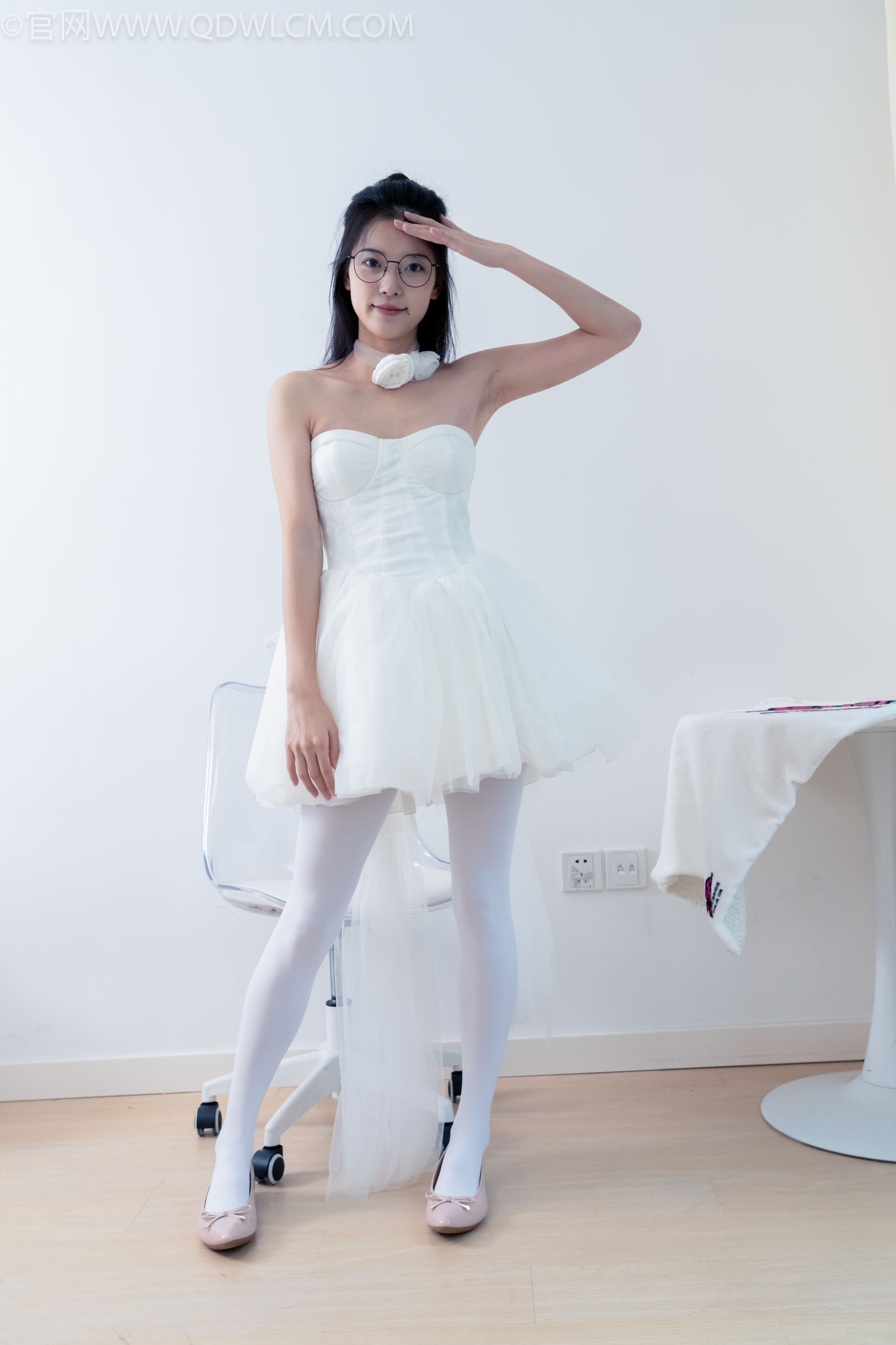 物恋传媒 No.2268 茯苓 -平底鞋、厚白丝、皮筋绑脚老头乐挠脚剧情/(169P)