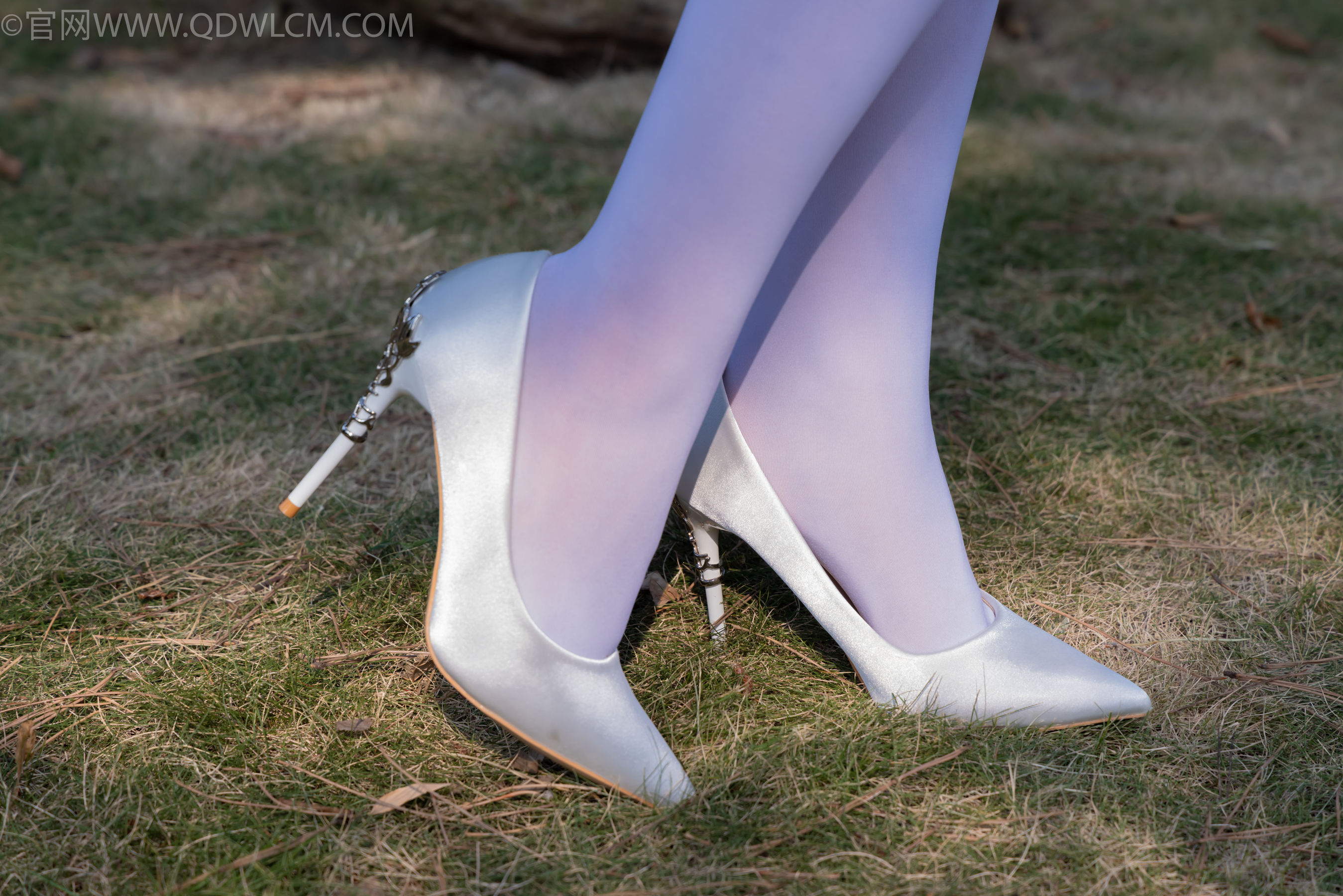 物恋传媒 No.2271 泡泡 -高跟鞋、厚白丝、户外/(261P)