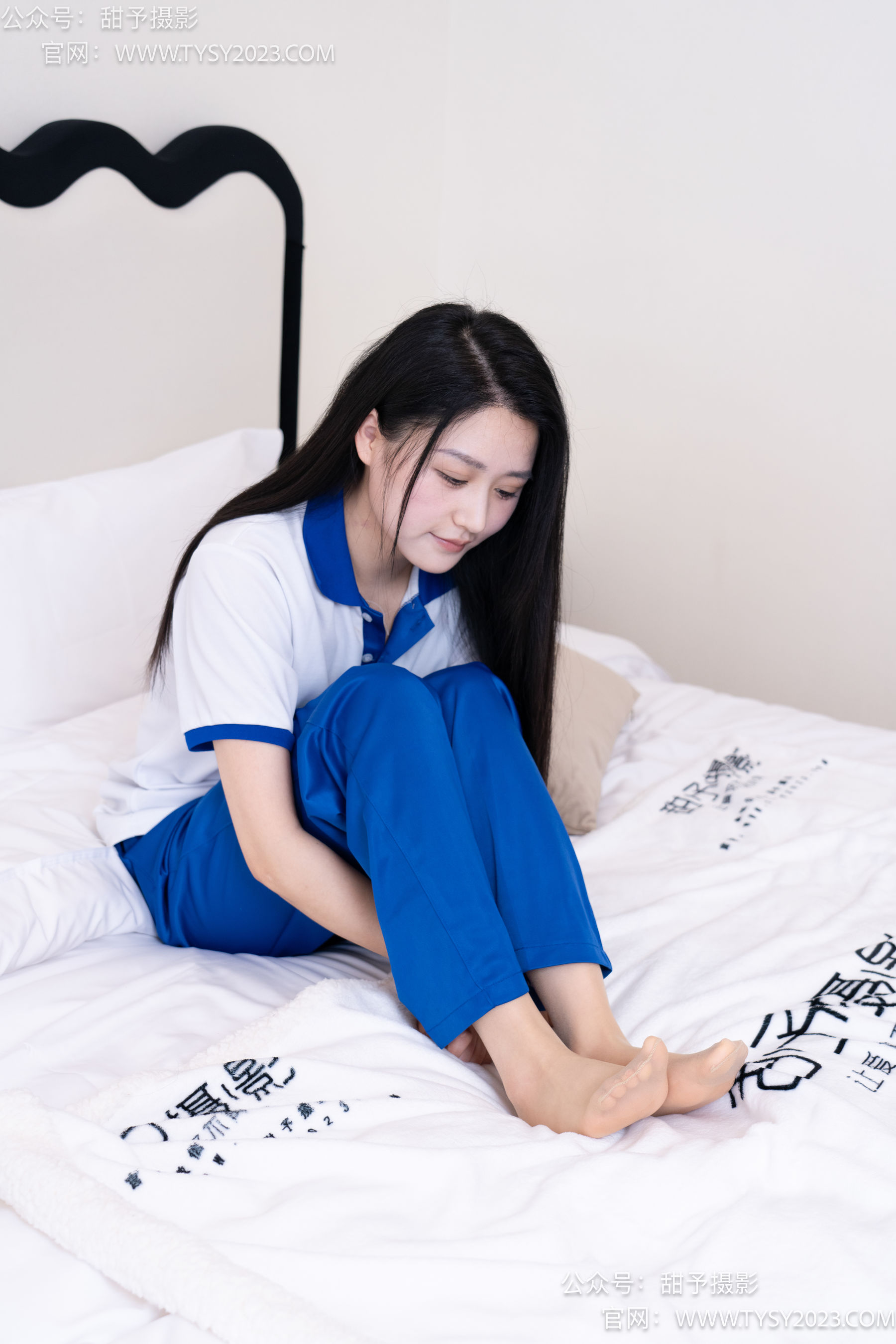 甜予摄影 No.102 澜澜 - 板鞋、白棉袜、肉丝（脚尖微加固款）/(126P)