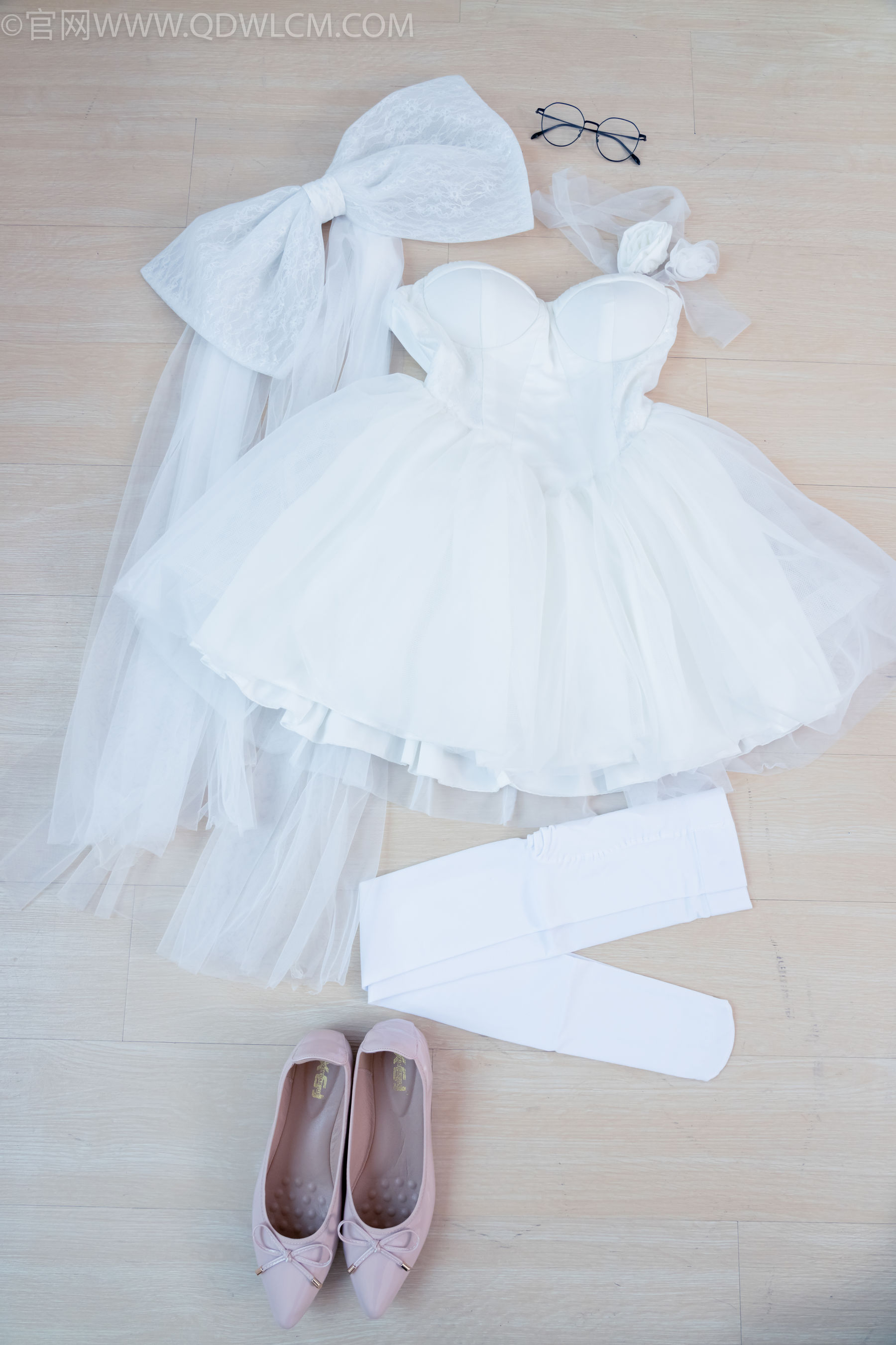 物恋传媒 No.2268 茯苓 -平底鞋、厚白丝、皮筋绑脚老头乐挠脚剧情/(169P)