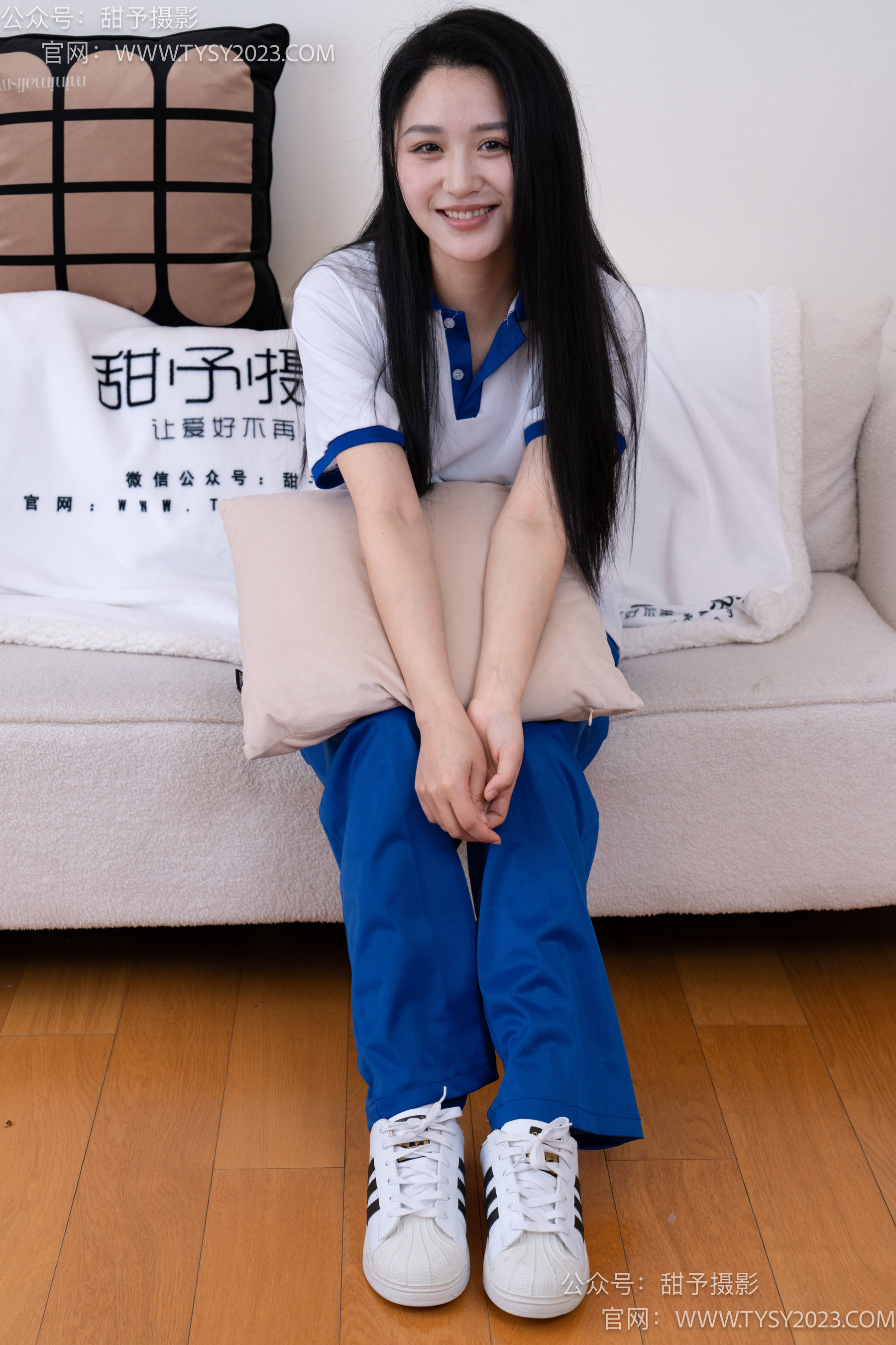 甜予摄影 No.102 澜澜 - 板鞋、白棉袜、肉丝（脚尖微加固款）/(126P)