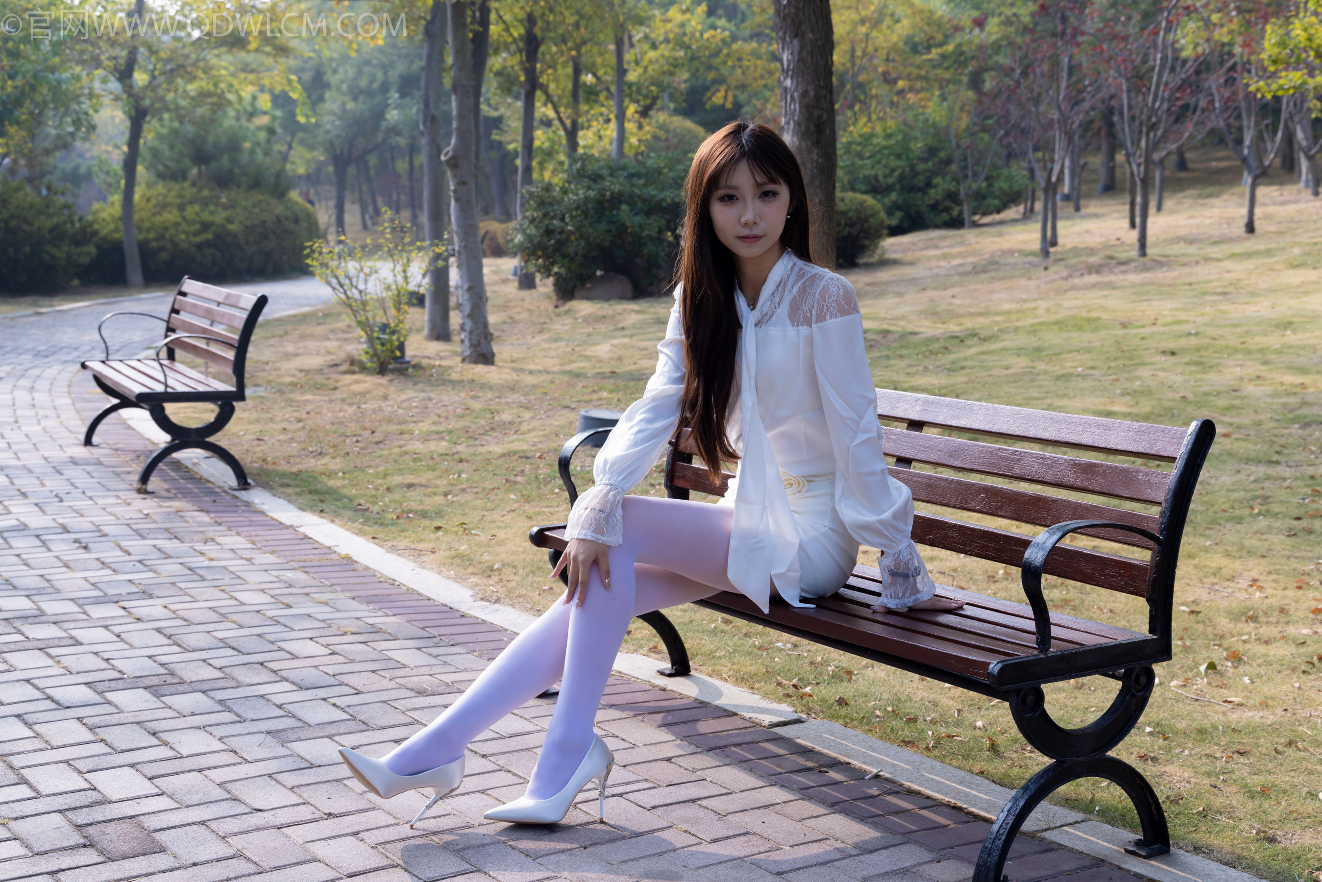 物恋传媒 No.2271 泡泡 -高跟鞋、厚白丝、户外/(261P)