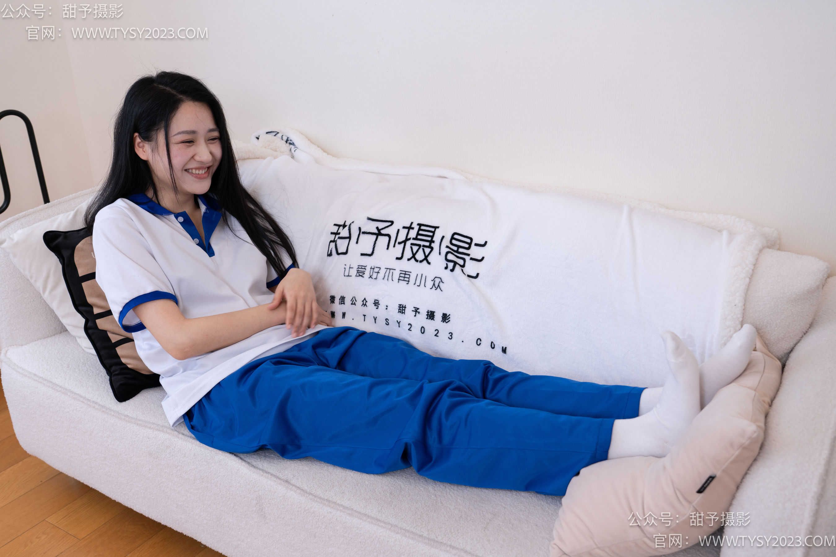 甜予摄影 No.102 澜澜 - 板鞋、白棉袜、肉丝（脚尖微加固款）/(126P)