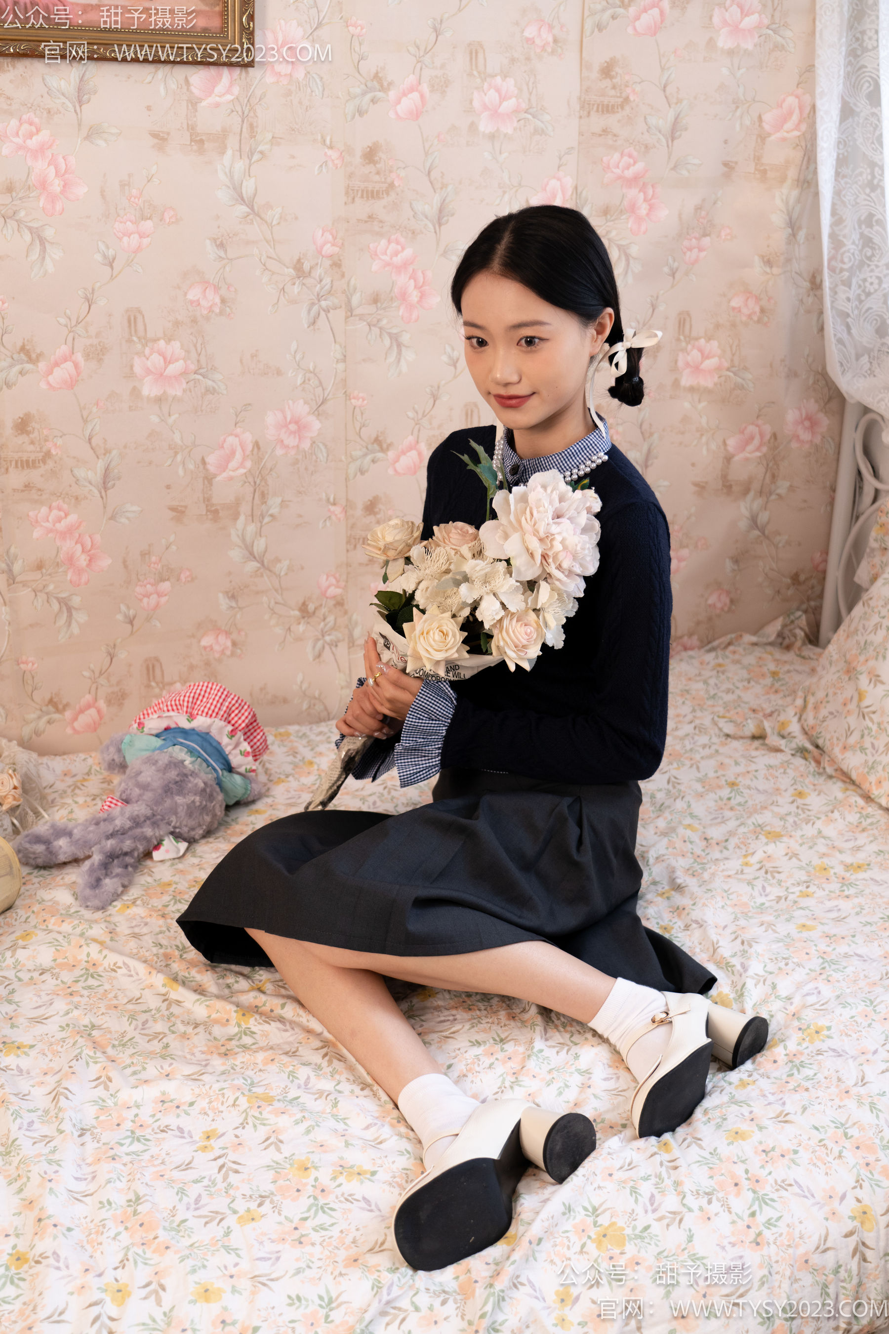 甜予摄影 No.105 齐齐 - 高跟鞋、白棉袜、裸足/(128P)