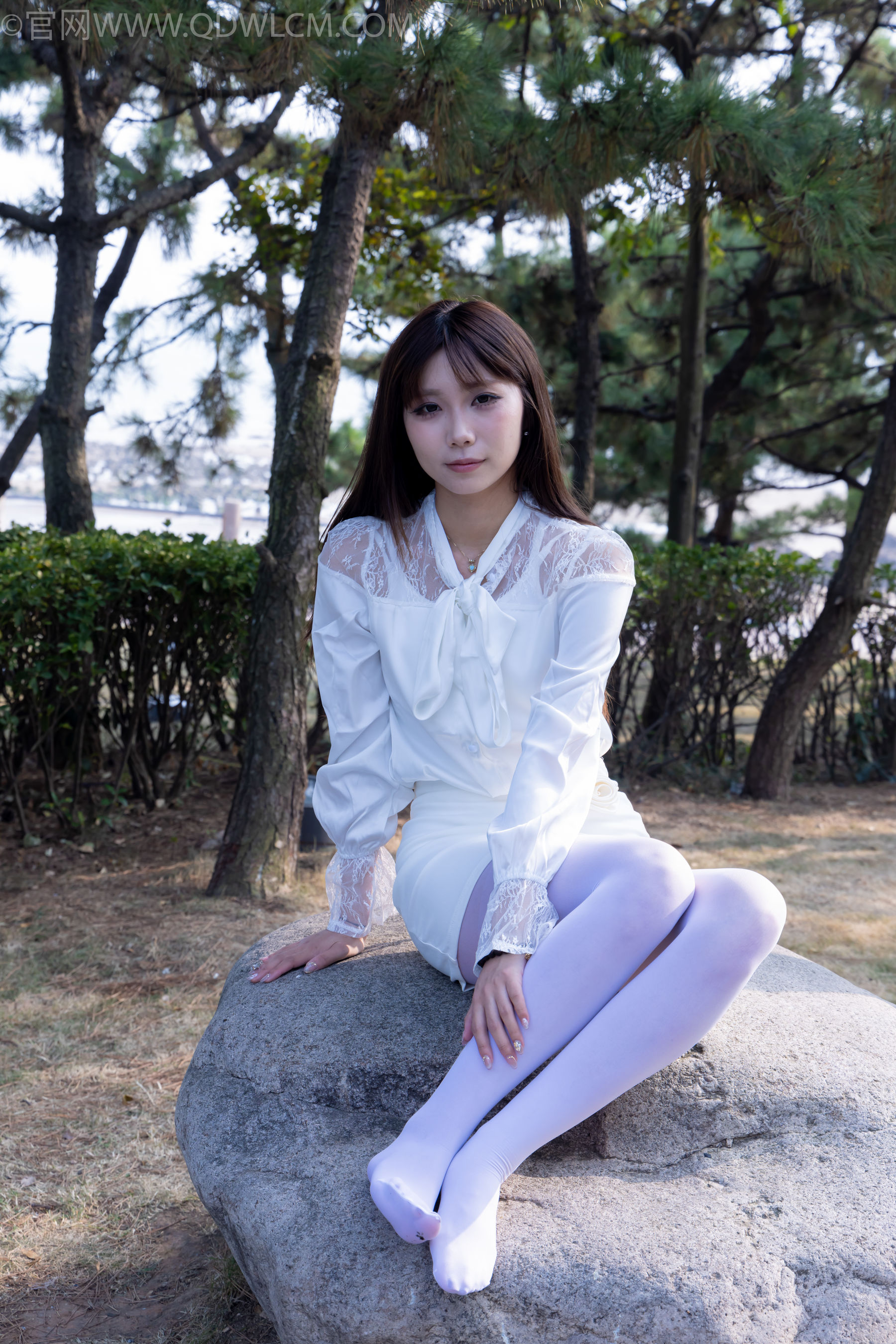 物恋传媒 No.2271 泡泡 -高跟鞋、厚白丝、户外/(261P)