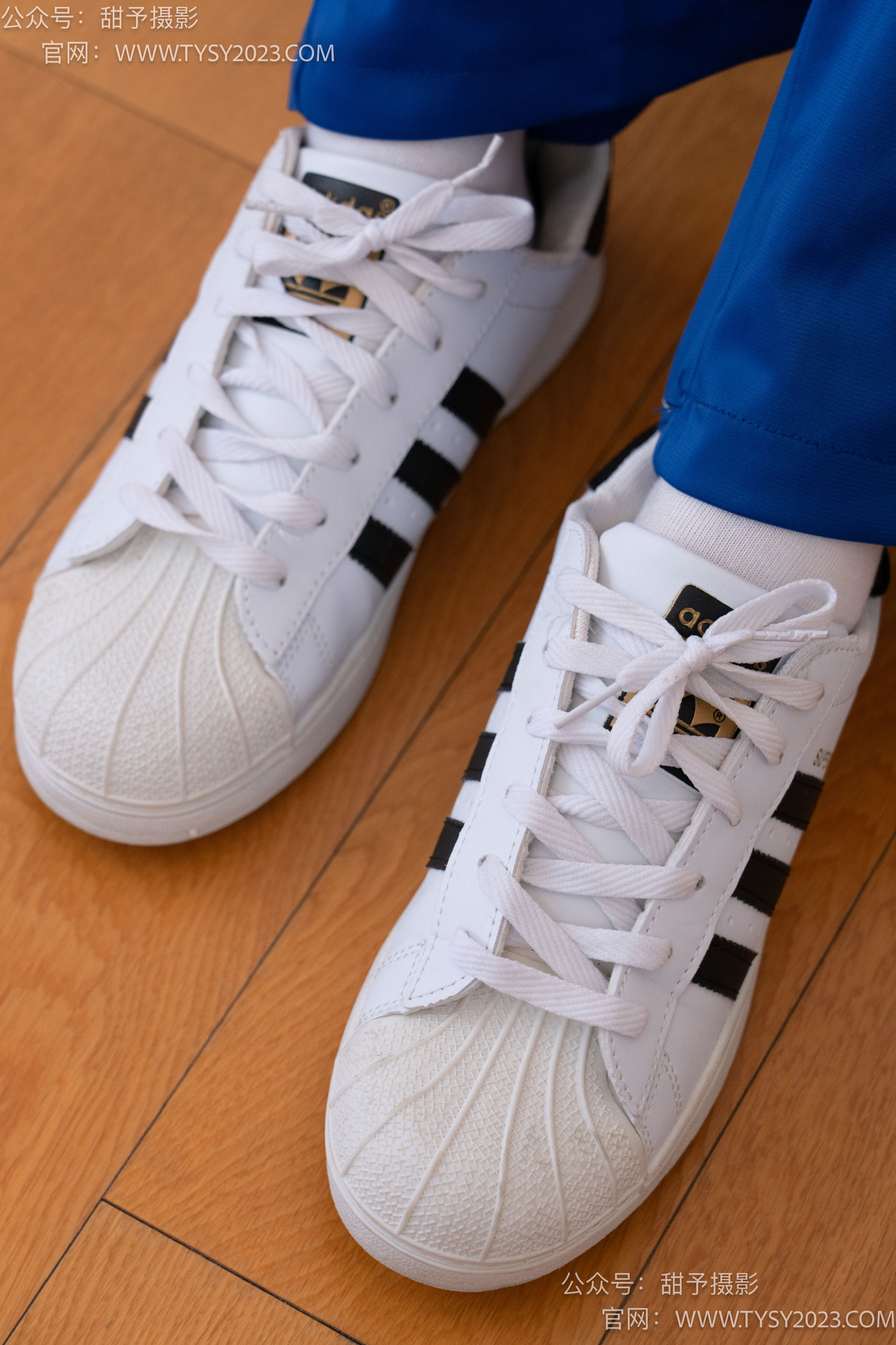 甜予摄影 No.102 澜澜 - 板鞋、白棉袜、肉丝（脚尖微加固款）/(126P)