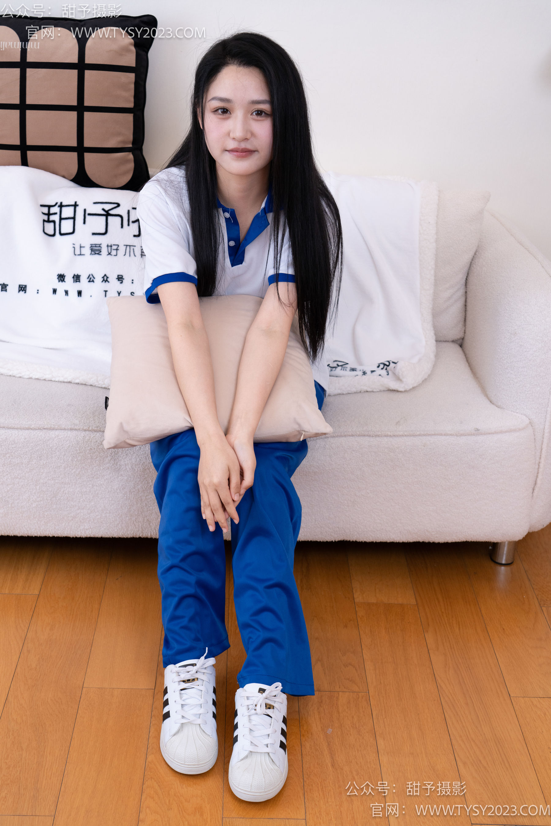 甜予摄影 No.102 澜澜 - 板鞋、白棉袜、肉丝（脚尖微加固款）/(126P)