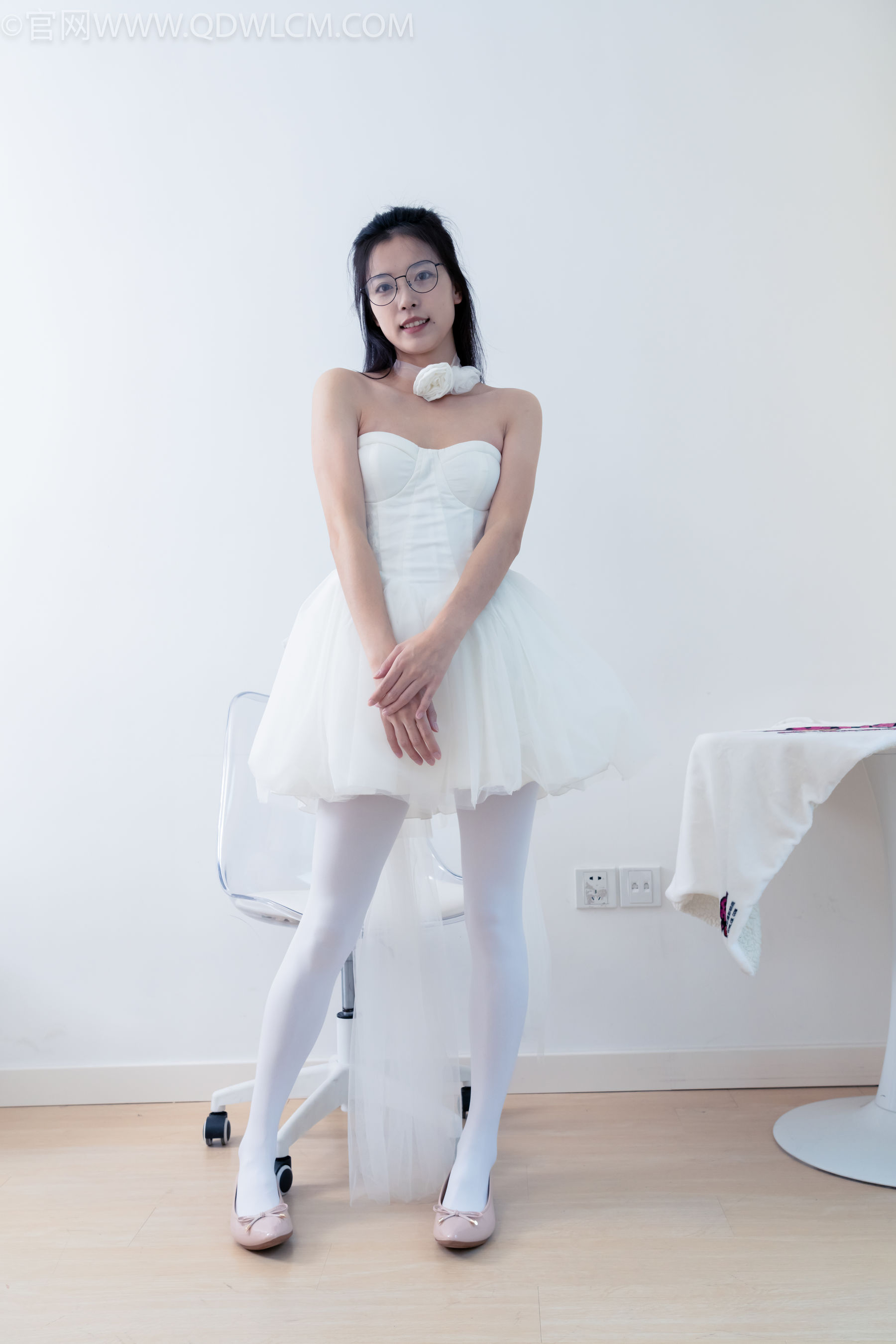 物恋传媒 No.2268 茯苓 -平底鞋、厚白丝、皮筋绑脚老头乐挠脚剧情/(169P)