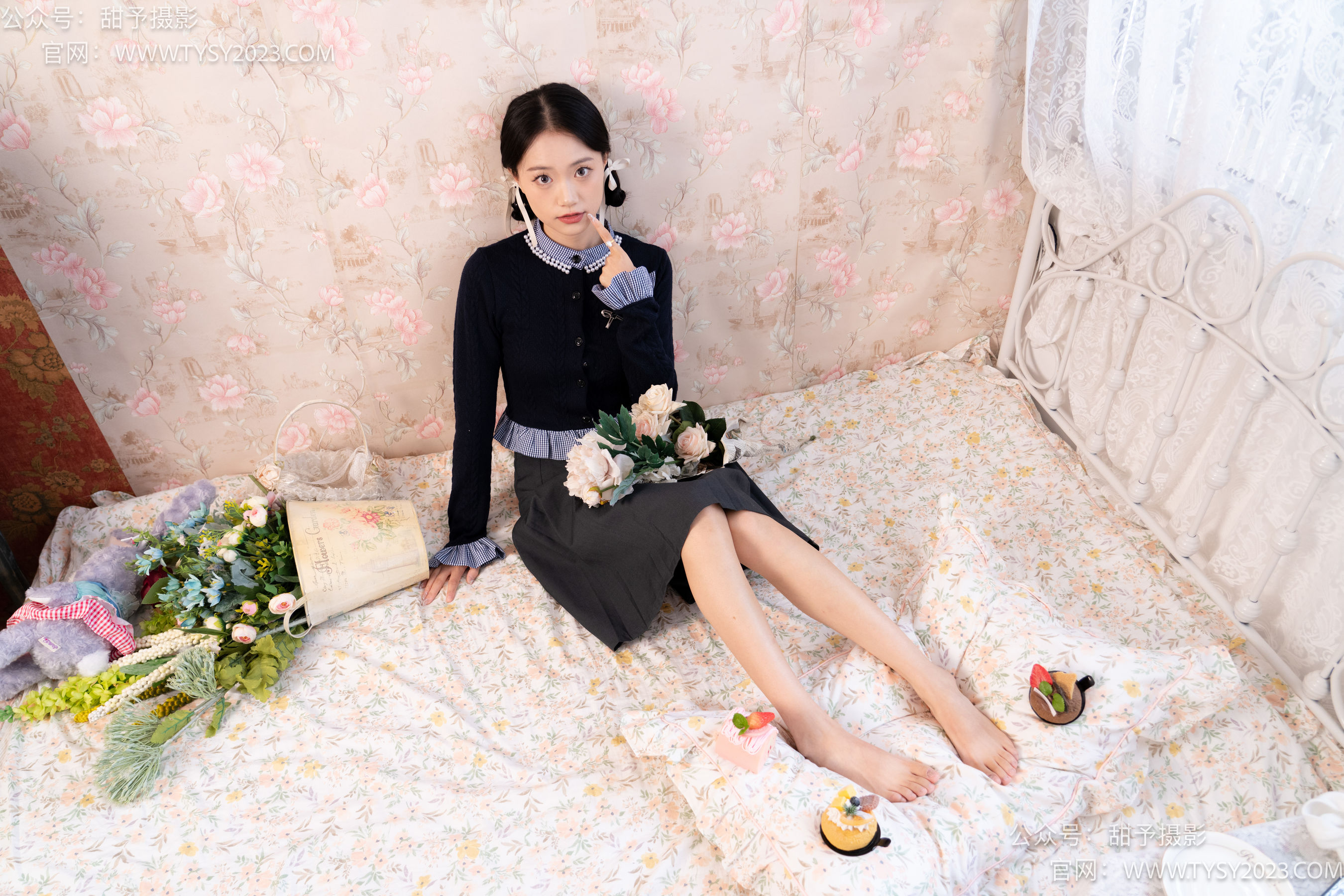 甜予摄影 No.105 齐齐 - 高跟鞋、白棉袜、裸足/(128P)