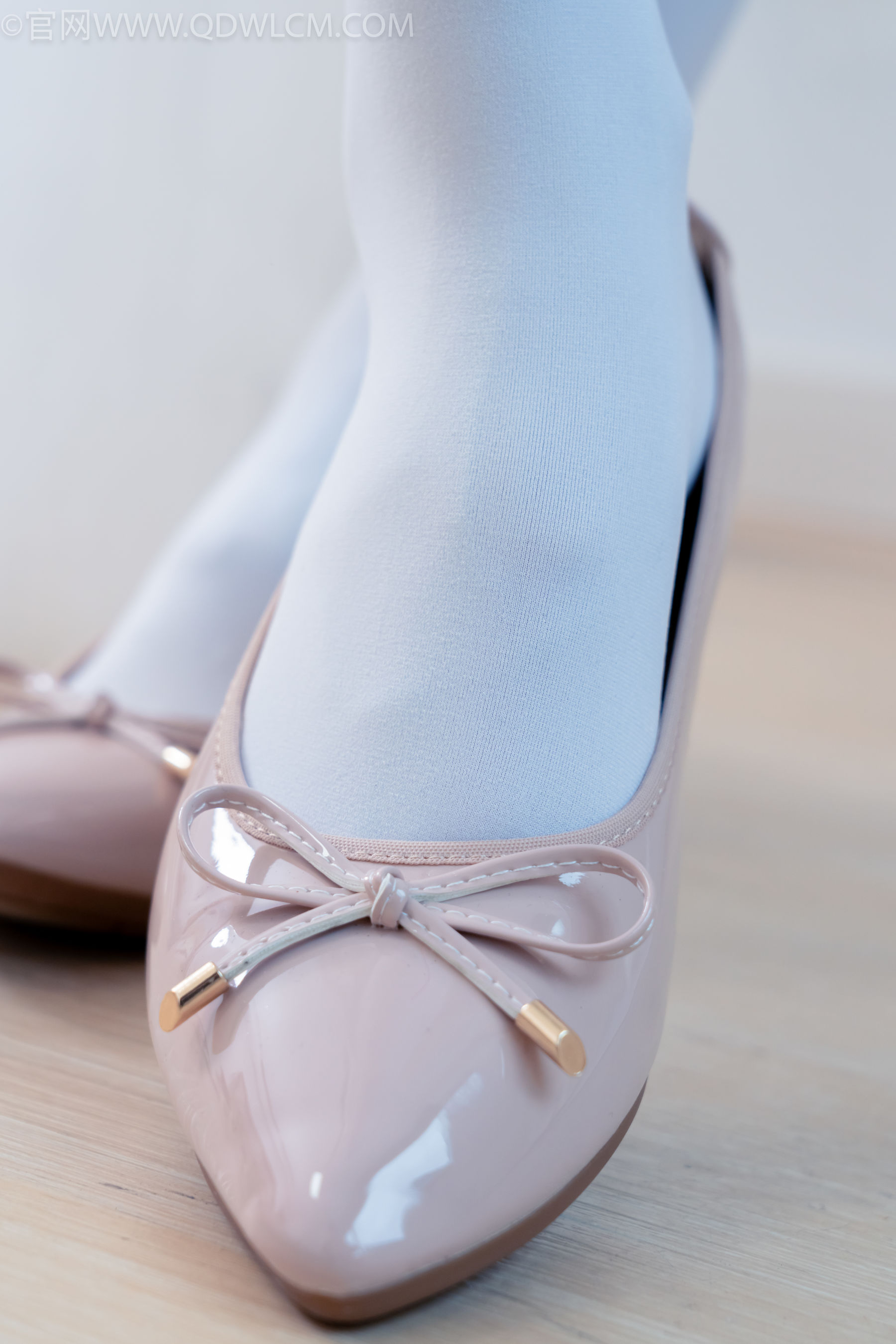 物恋传媒 No.2268 茯苓 -平底鞋、厚白丝、皮筋绑脚老头乐挠脚剧情/(169P)