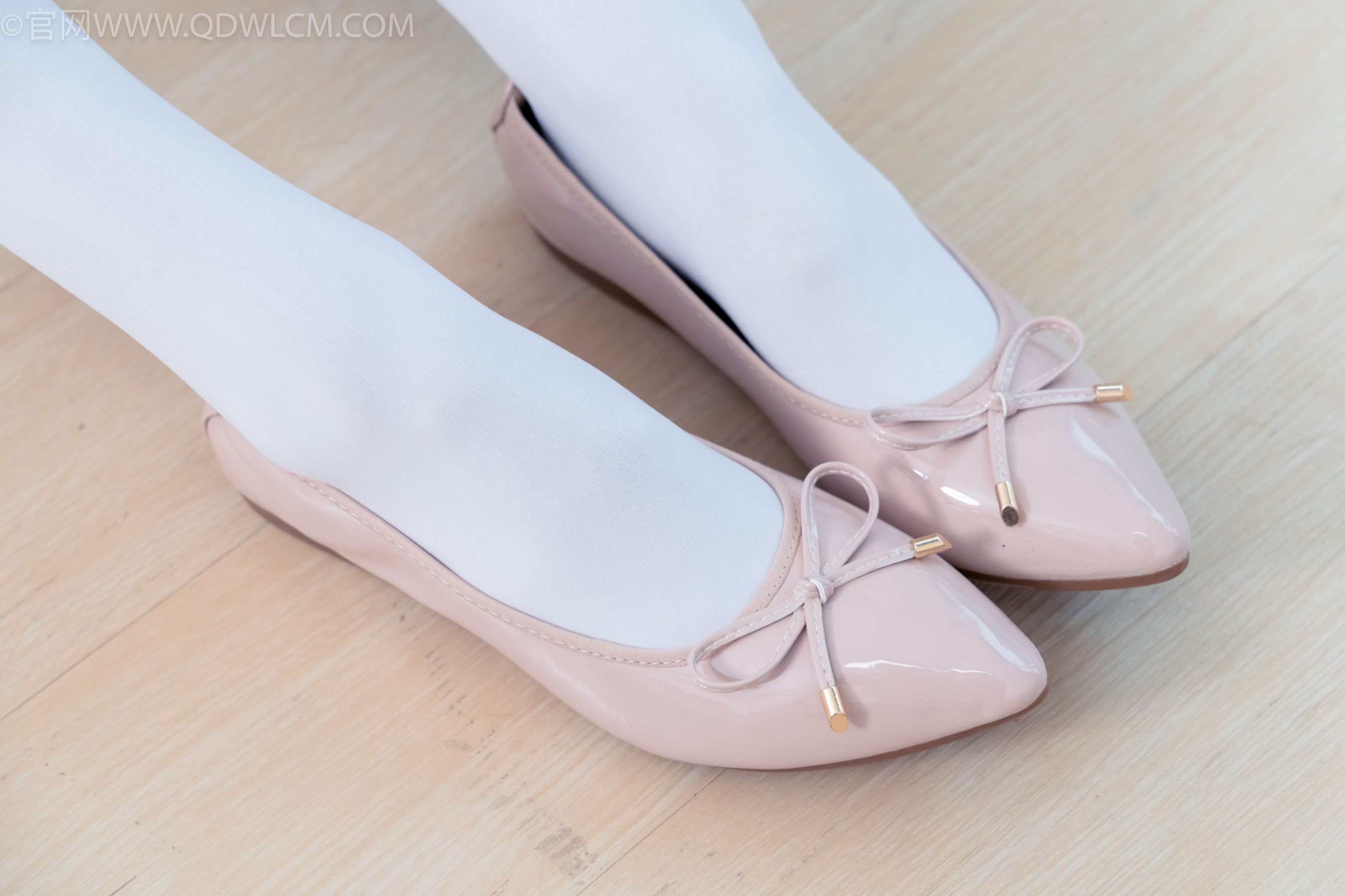 物恋传媒 No.2268 茯苓 -平底鞋、厚白丝、皮筋绑脚老头乐挠脚剧情/(169P)