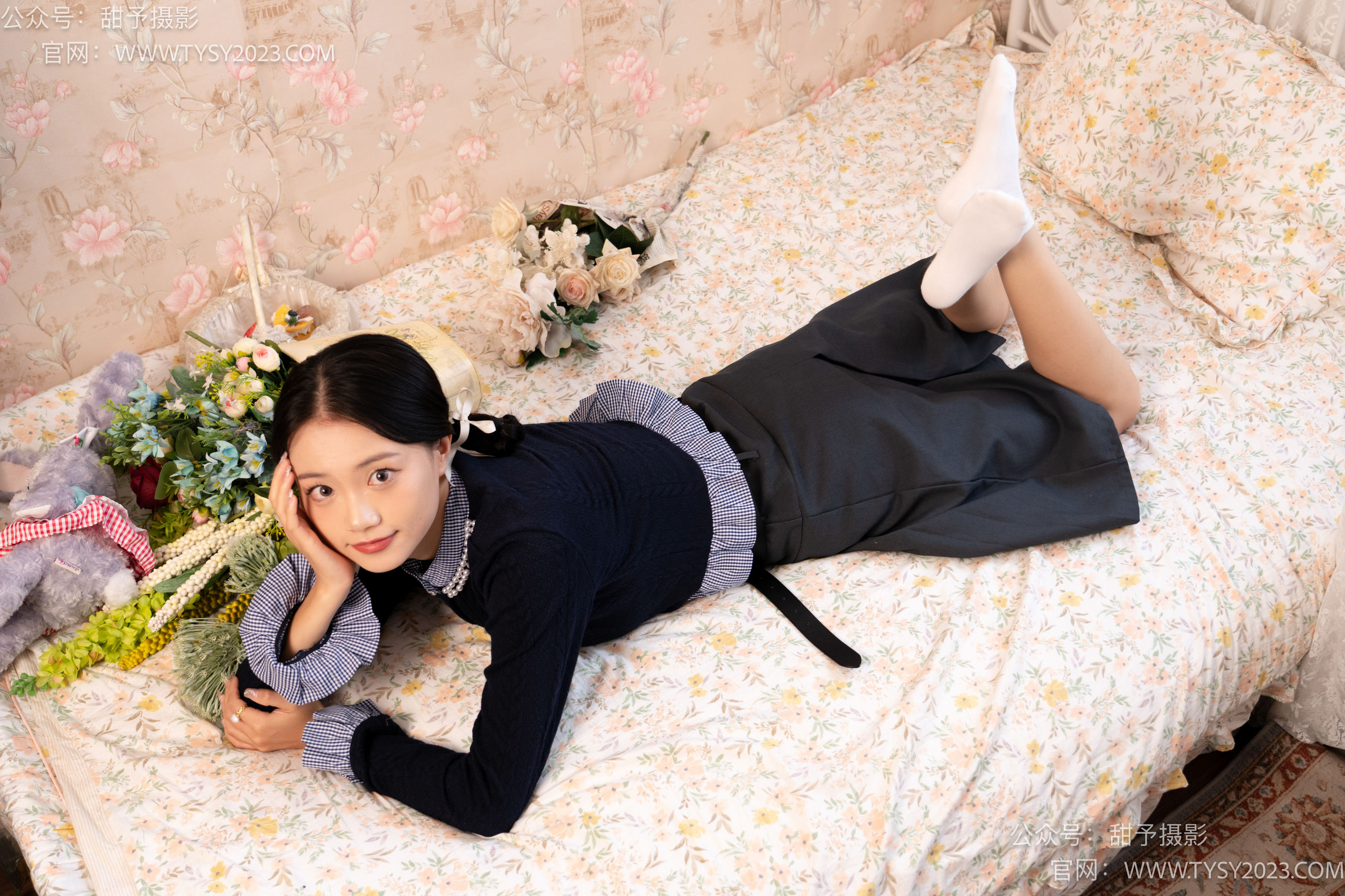 甜予摄影 No.105 齐齐 - 高跟鞋、白棉袜、裸足/(128P)