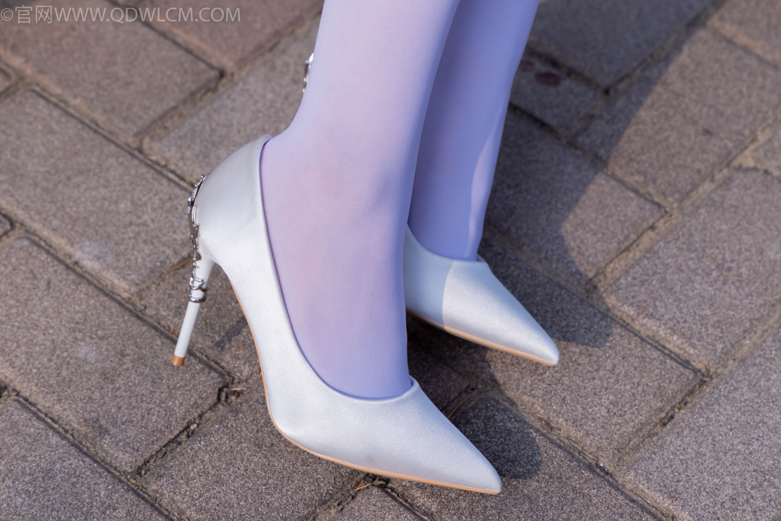 物恋传媒 No.2271 泡泡 -高跟鞋、厚白丝、户外/(261P)