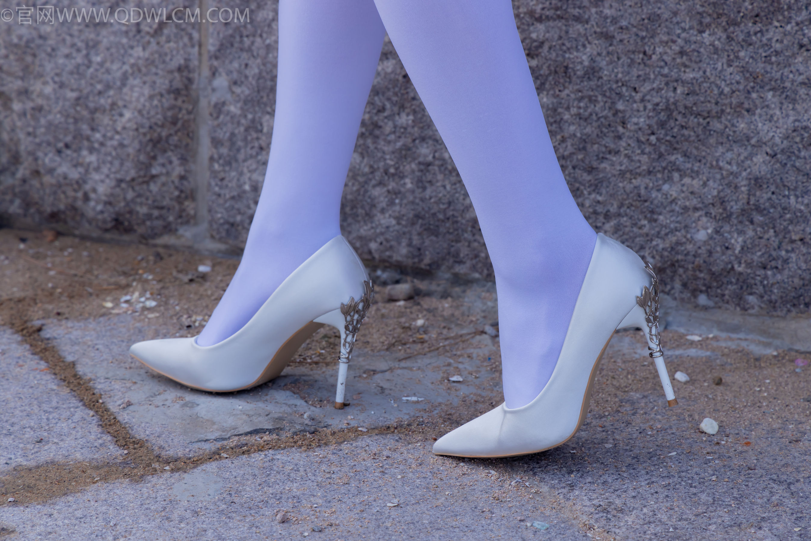 物恋传媒 No.2271 泡泡 -高跟鞋、厚白丝、户外/(261P)