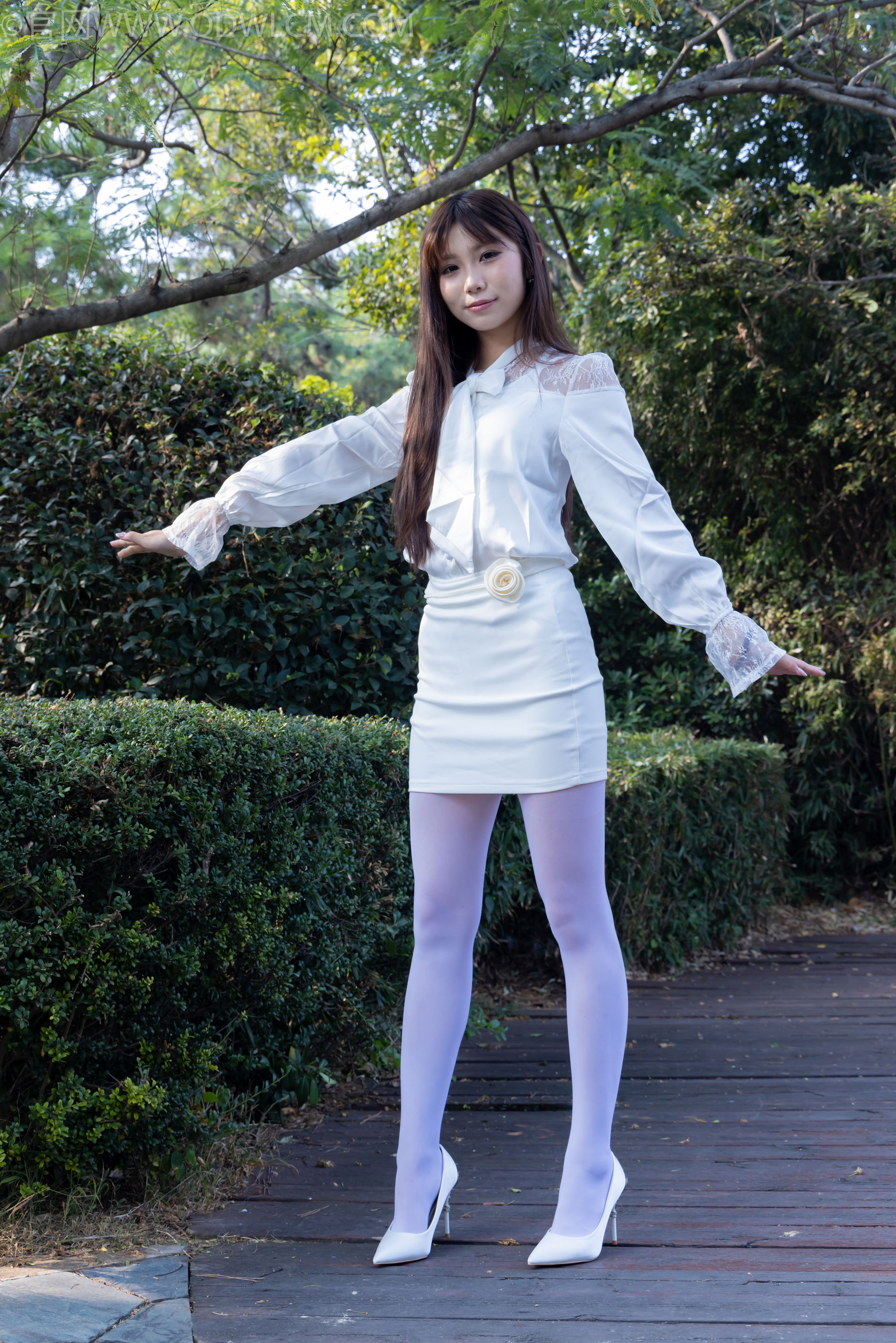 物恋传媒 No.2271 泡泡 -高跟鞋、厚白丝、户外/(261P)