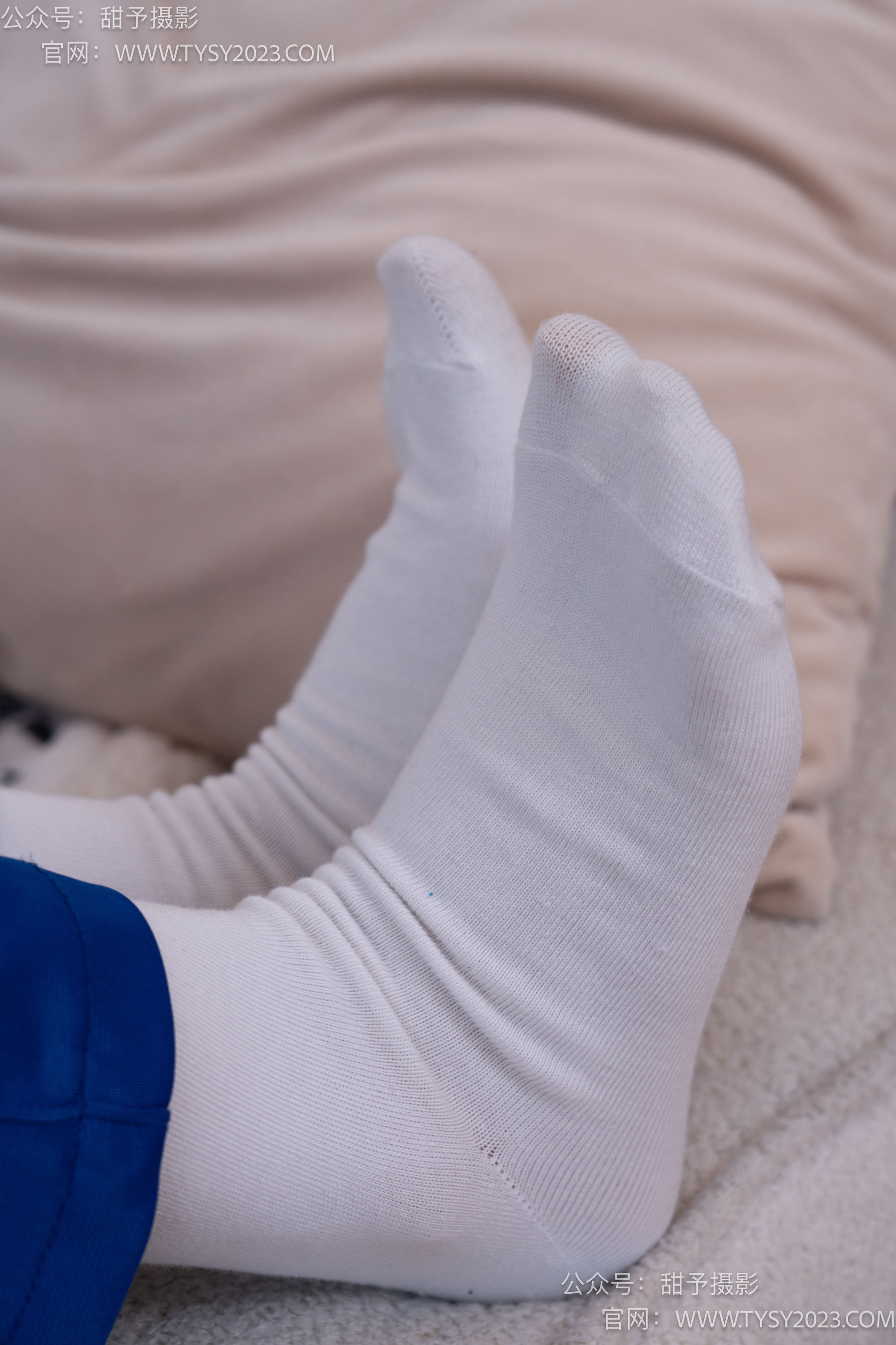 甜予摄影 No.102 澜澜 - 板鞋、白棉袜、肉丝（脚尖微加固款）/(126P)