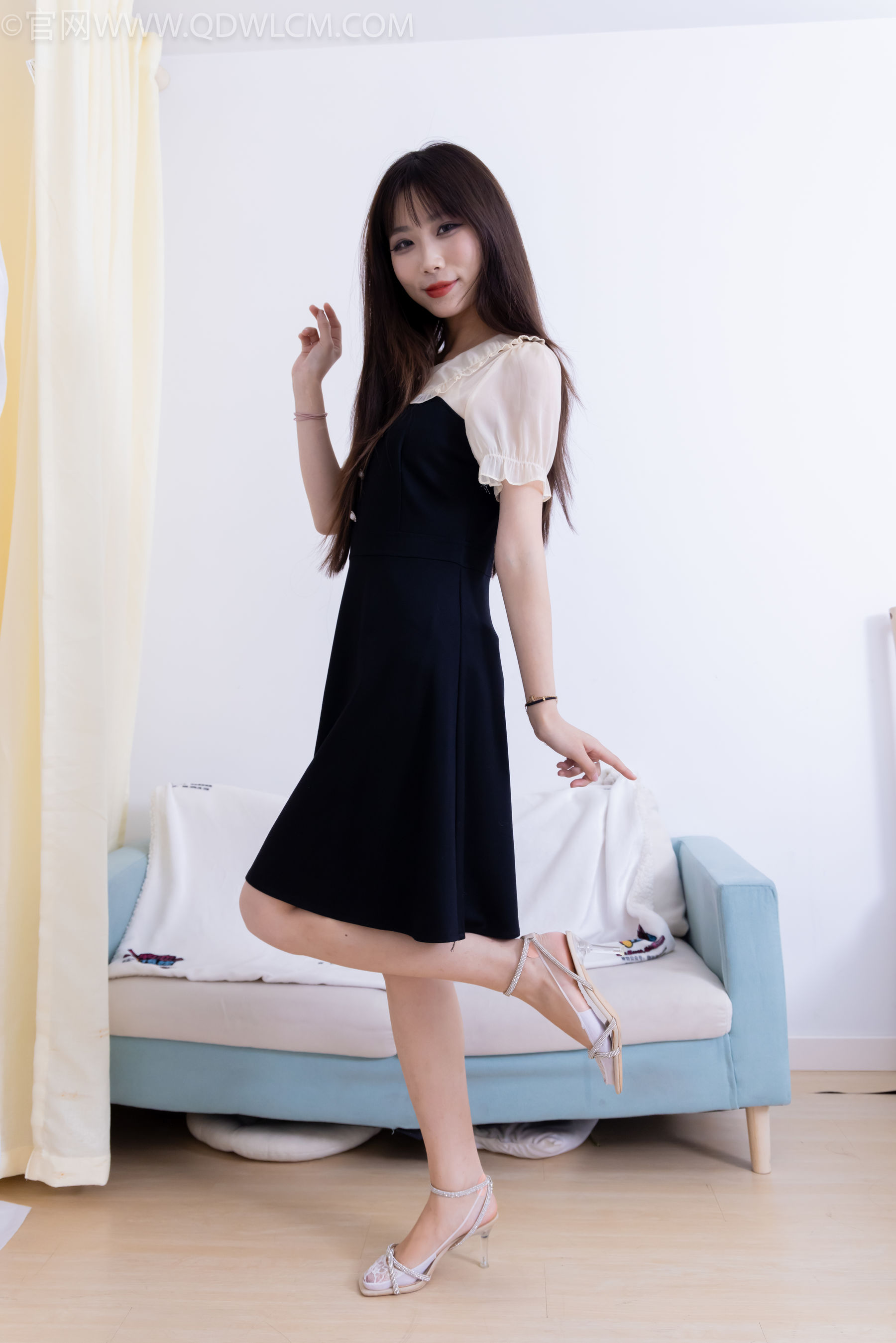 物恋传媒 No.2266 泡泡 -高跟凉鞋、白吊带船袜、昏睡剧情/(170P)