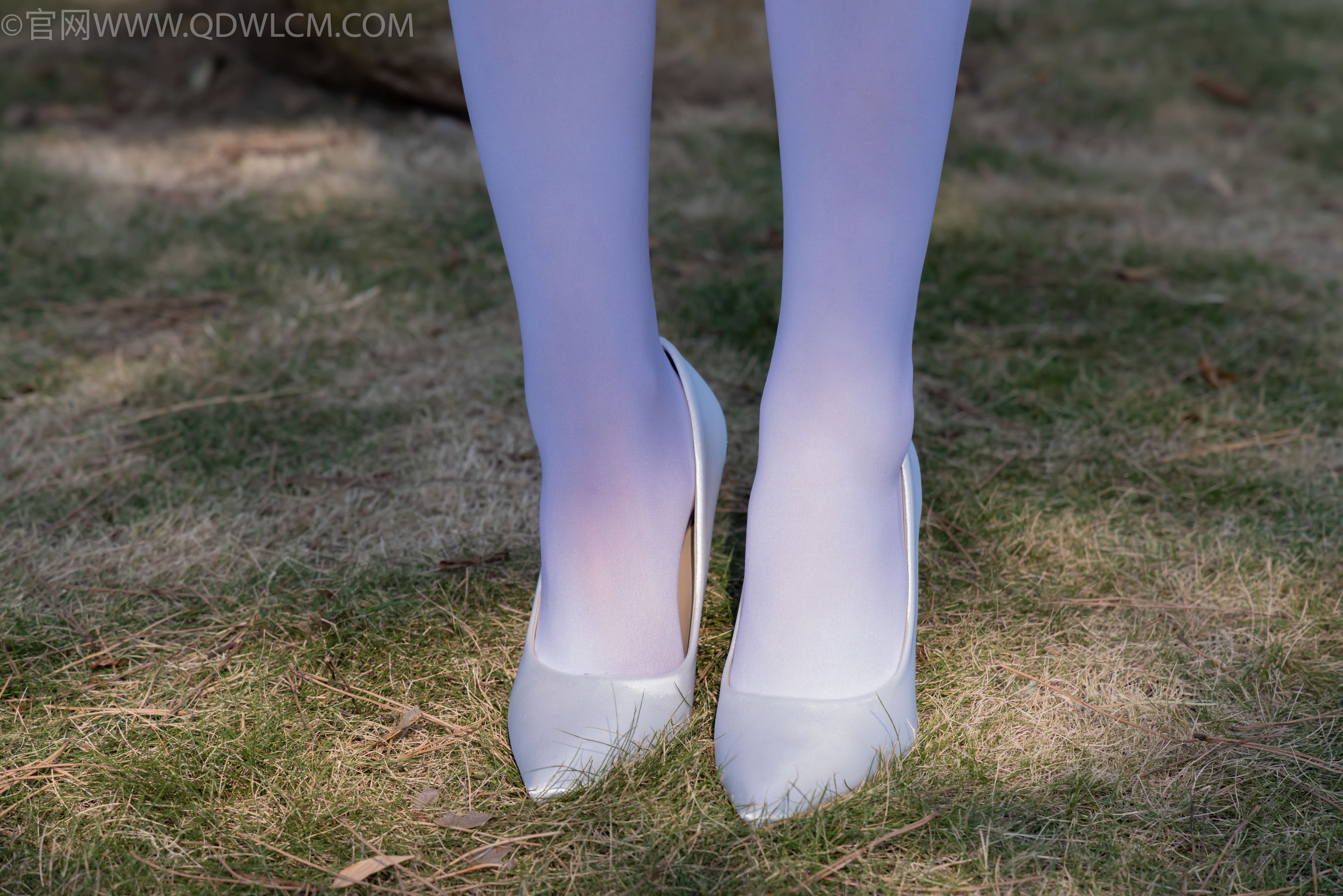 物恋传媒 No.2271 泡泡 -高跟鞋、厚白丝、户外/(261P)